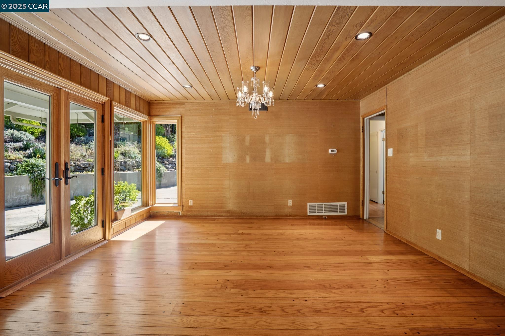 9 Lind Ct