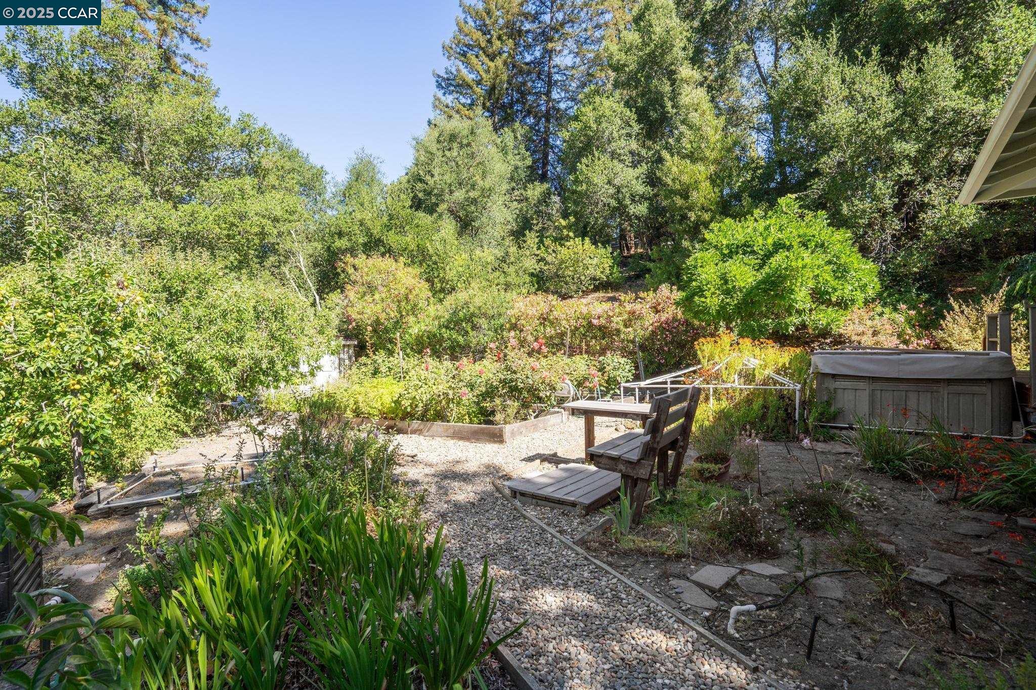 9 Lind Ct
