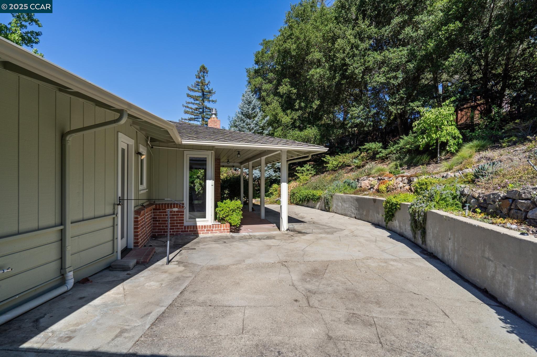 9 Lind Ct