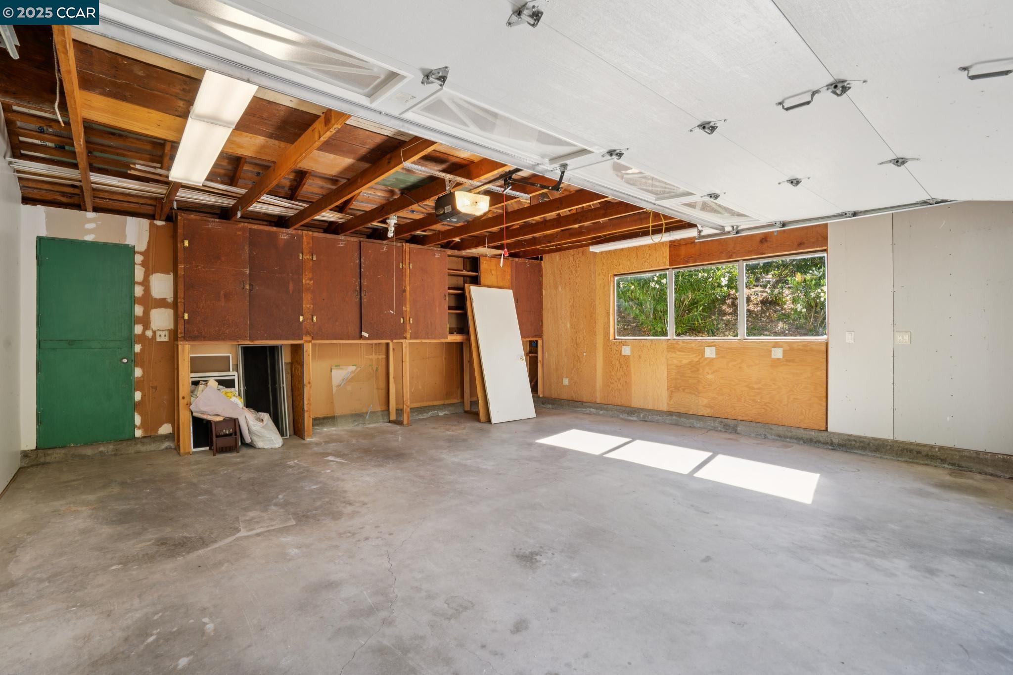 9 Lind Ct