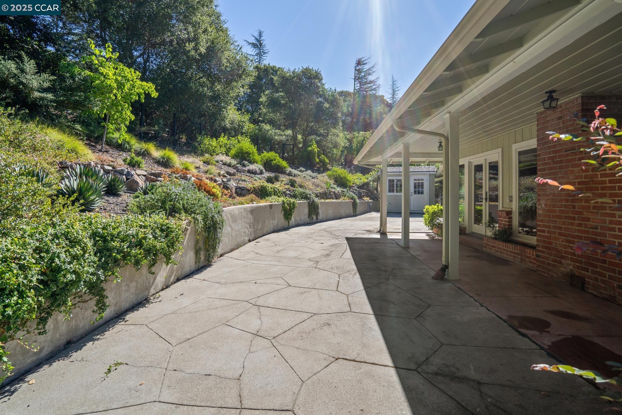 9 Lind Ct