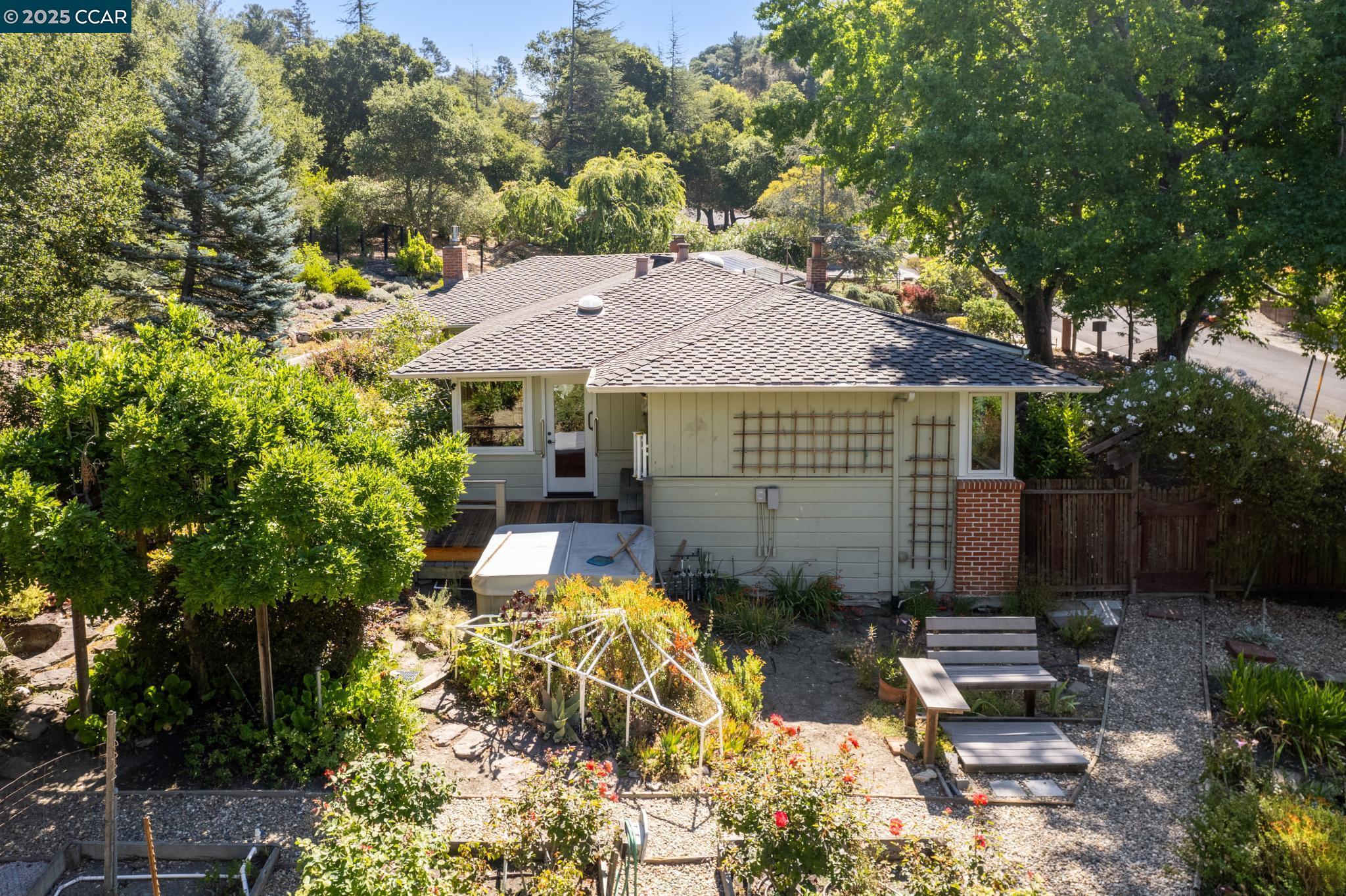 9 Lind Ct