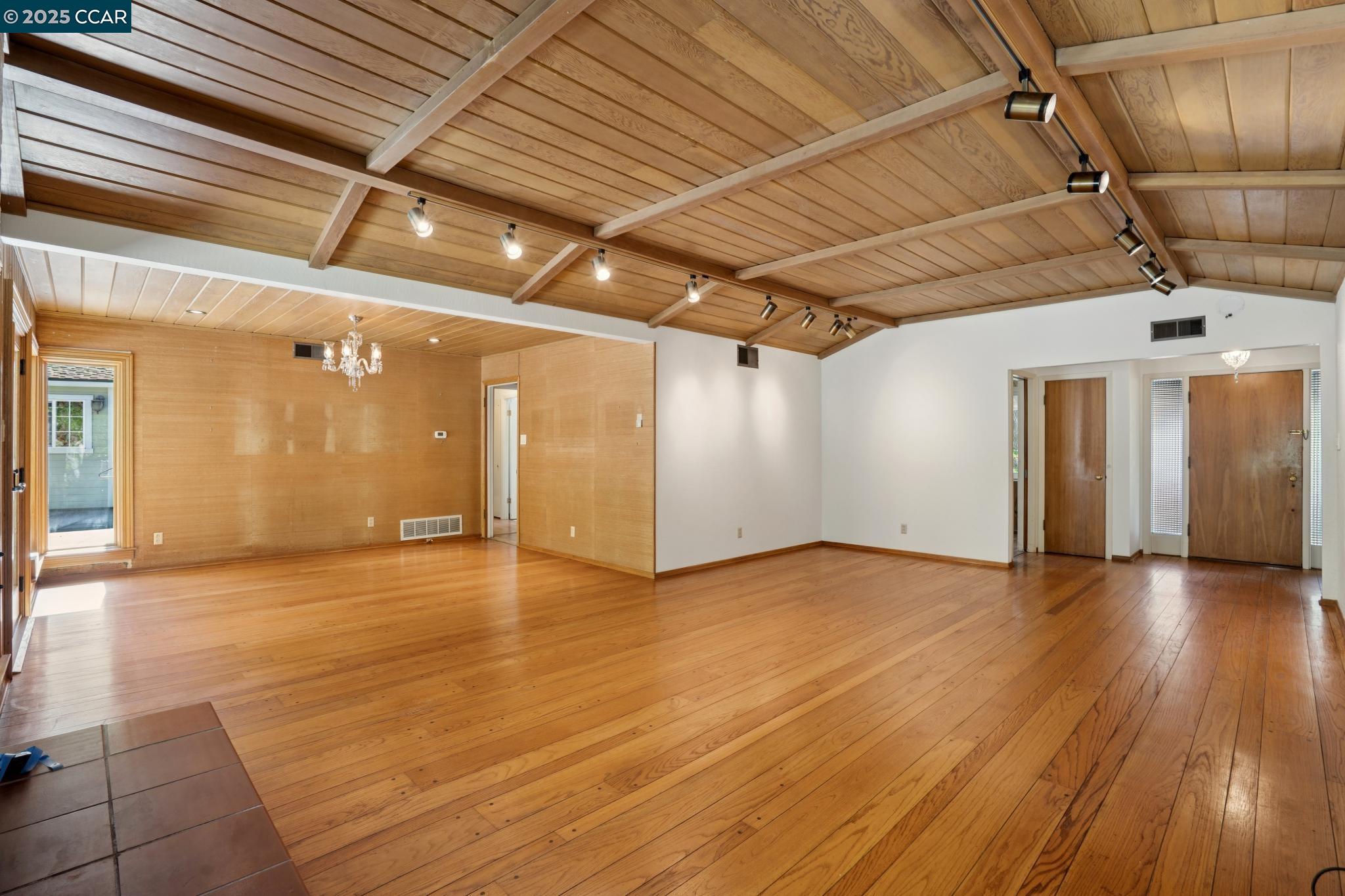 9 Lind Ct
