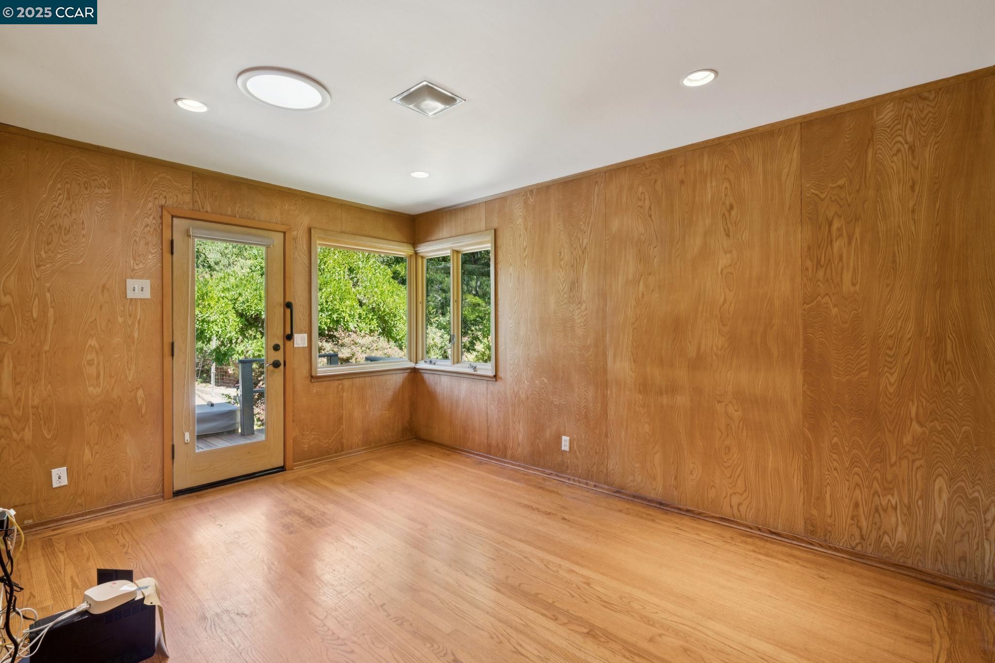 9 Lind Ct