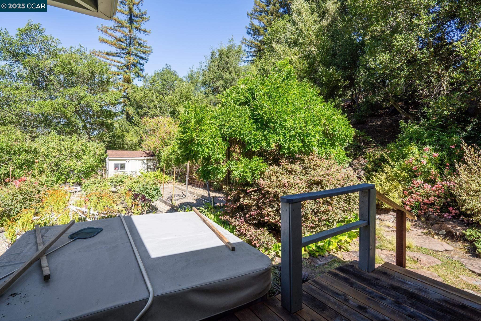 9 Lind Ct
