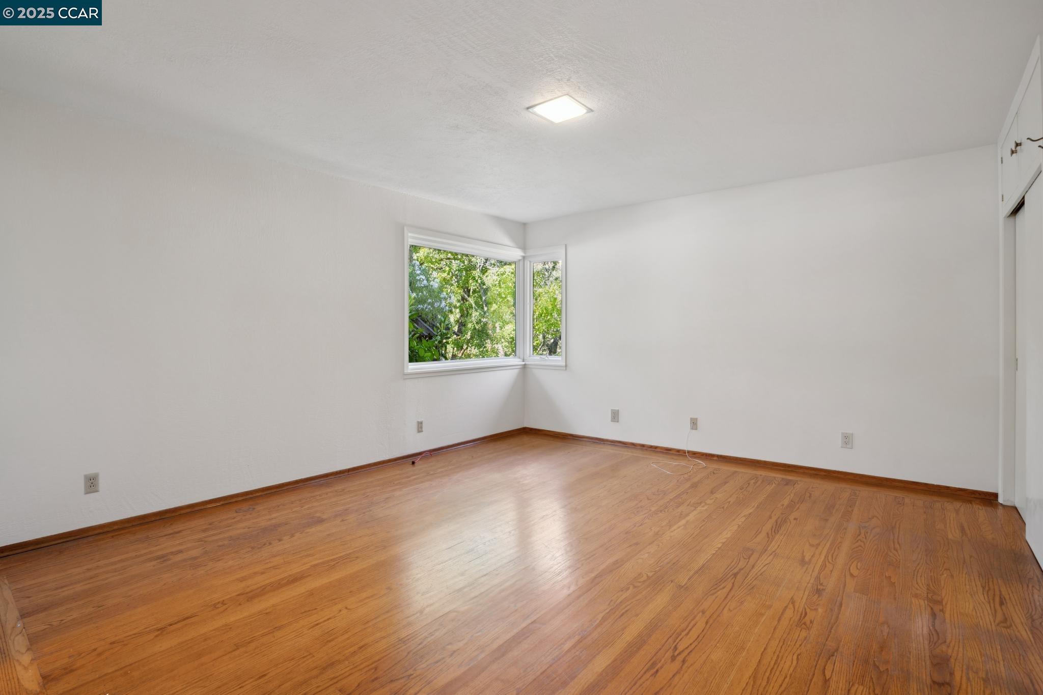 9 Lind Ct