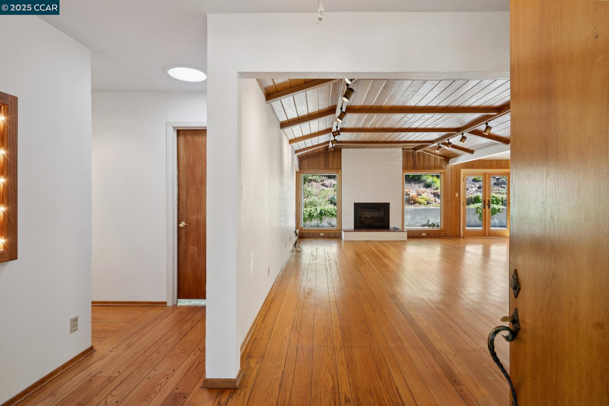 9 Lind Ct