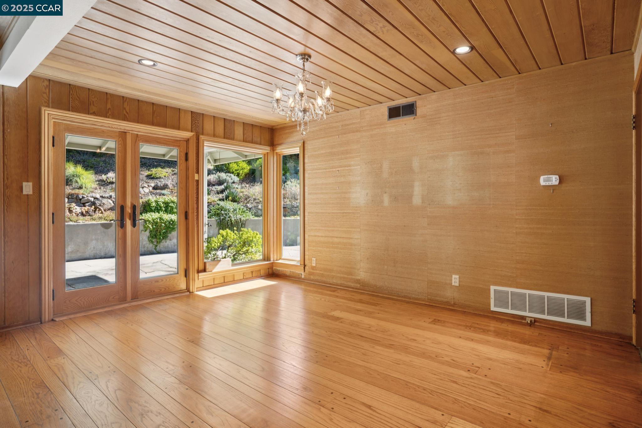 9 Lind Ct