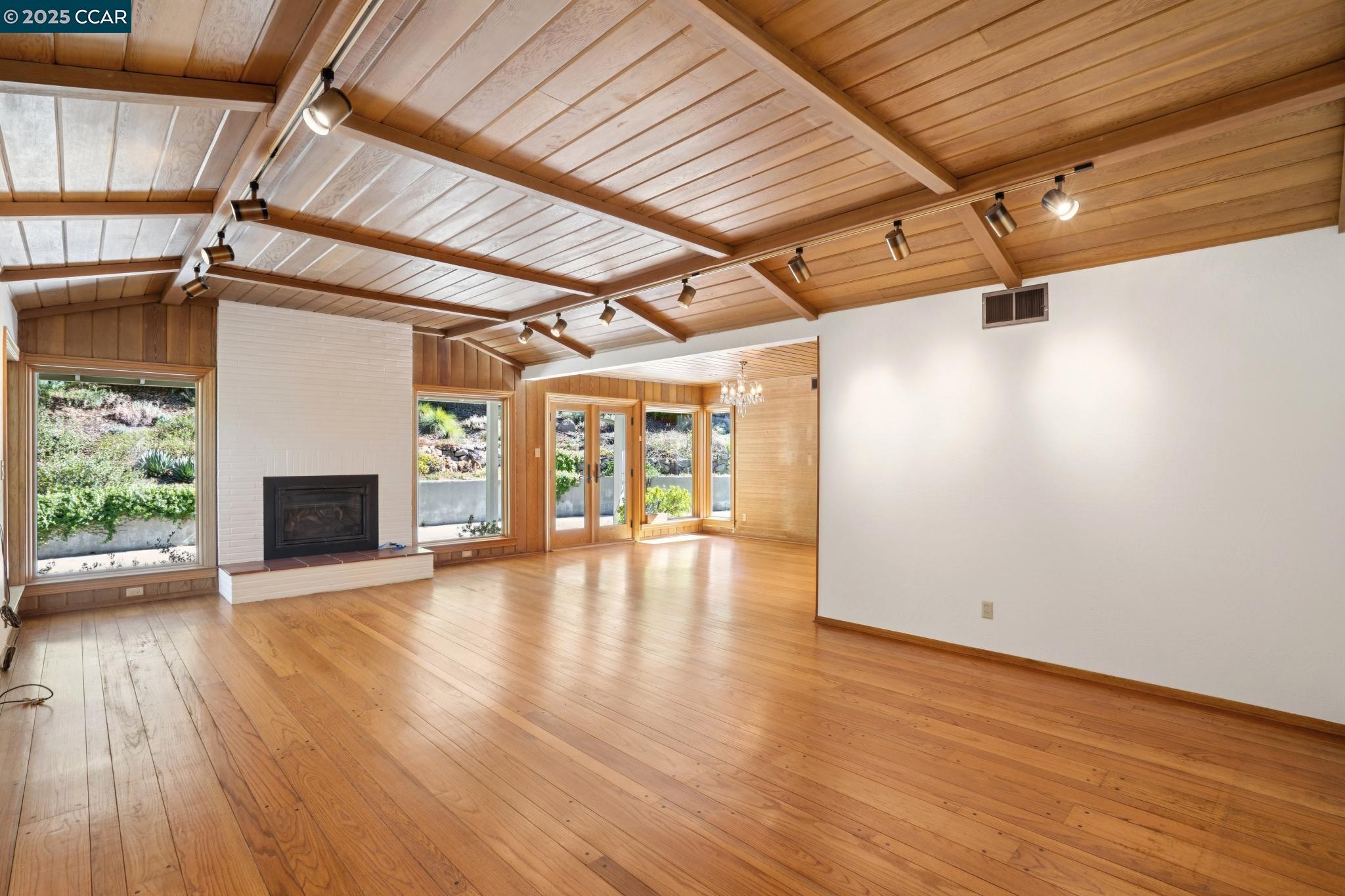 9 Lind Ct