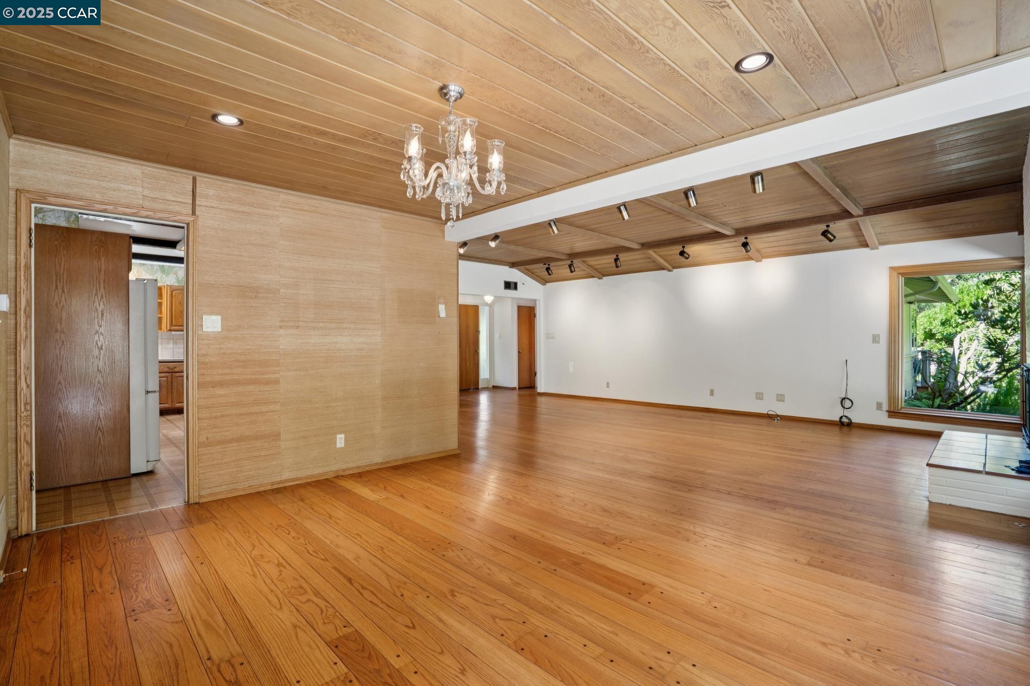 9 Lind Ct