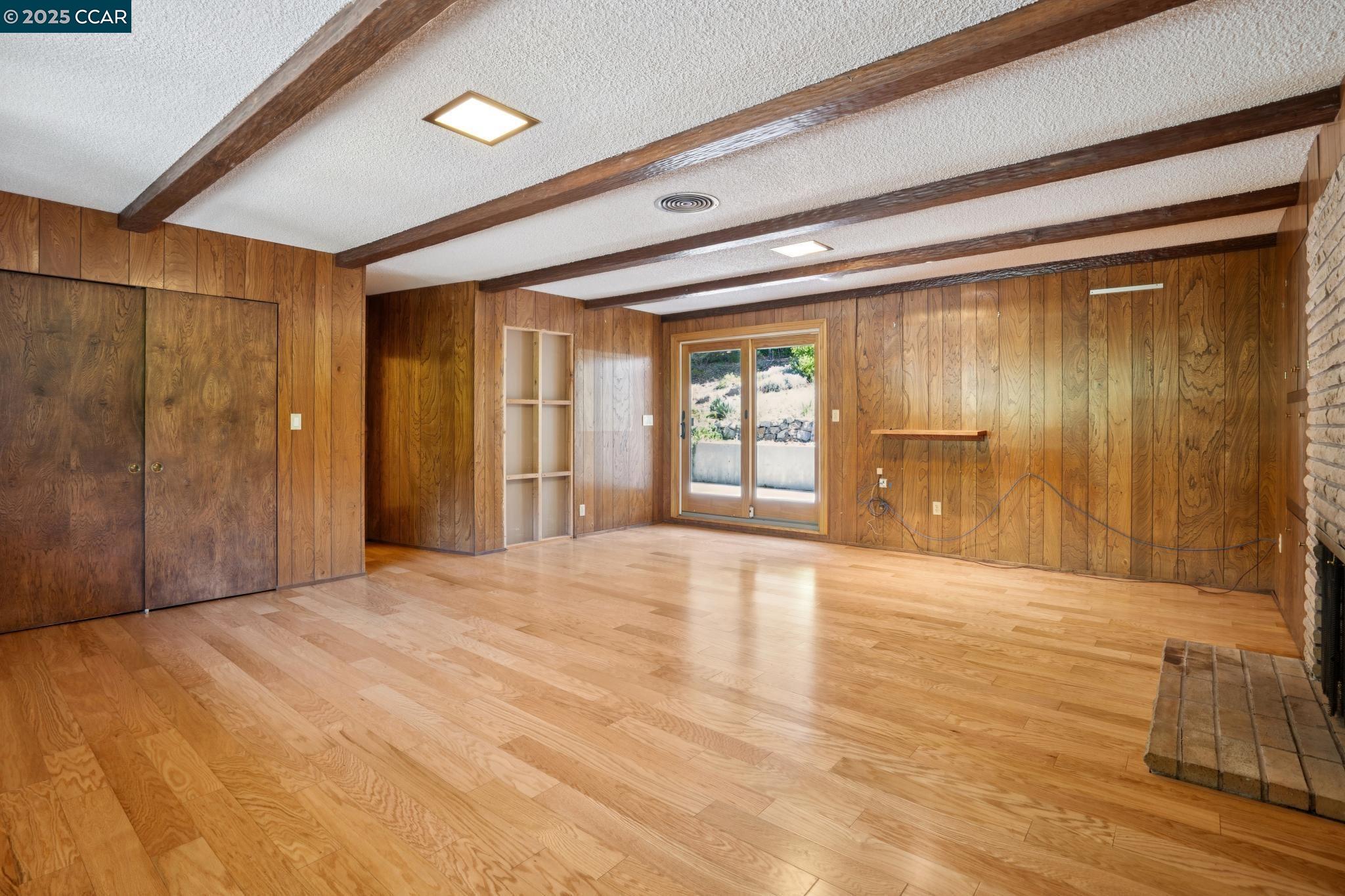 9 Lind Ct