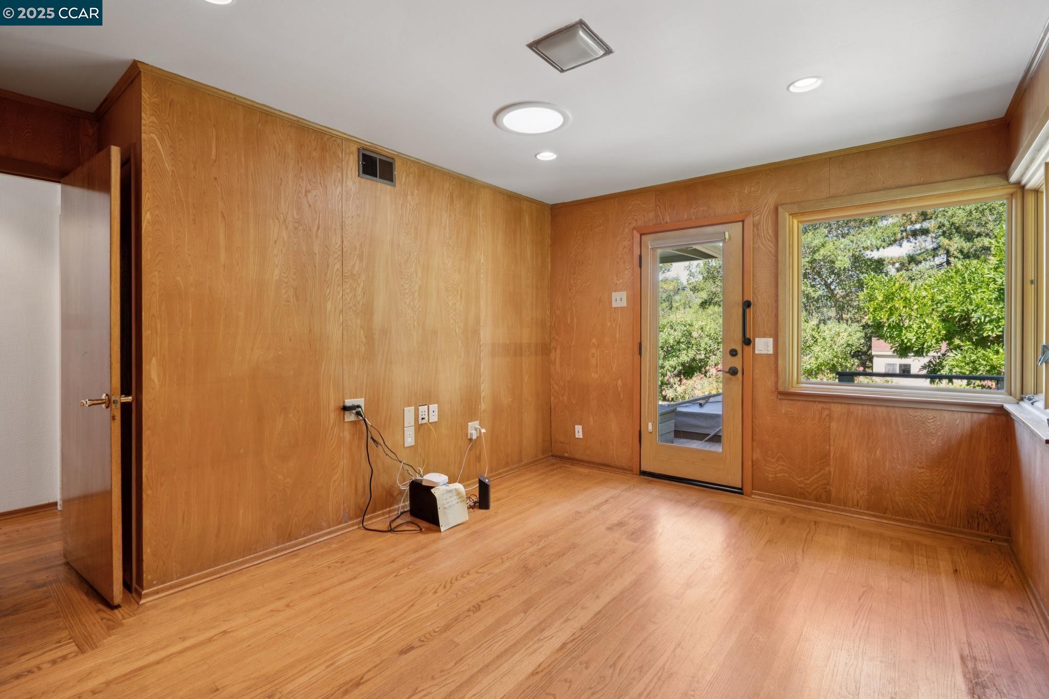 9 Lind Ct