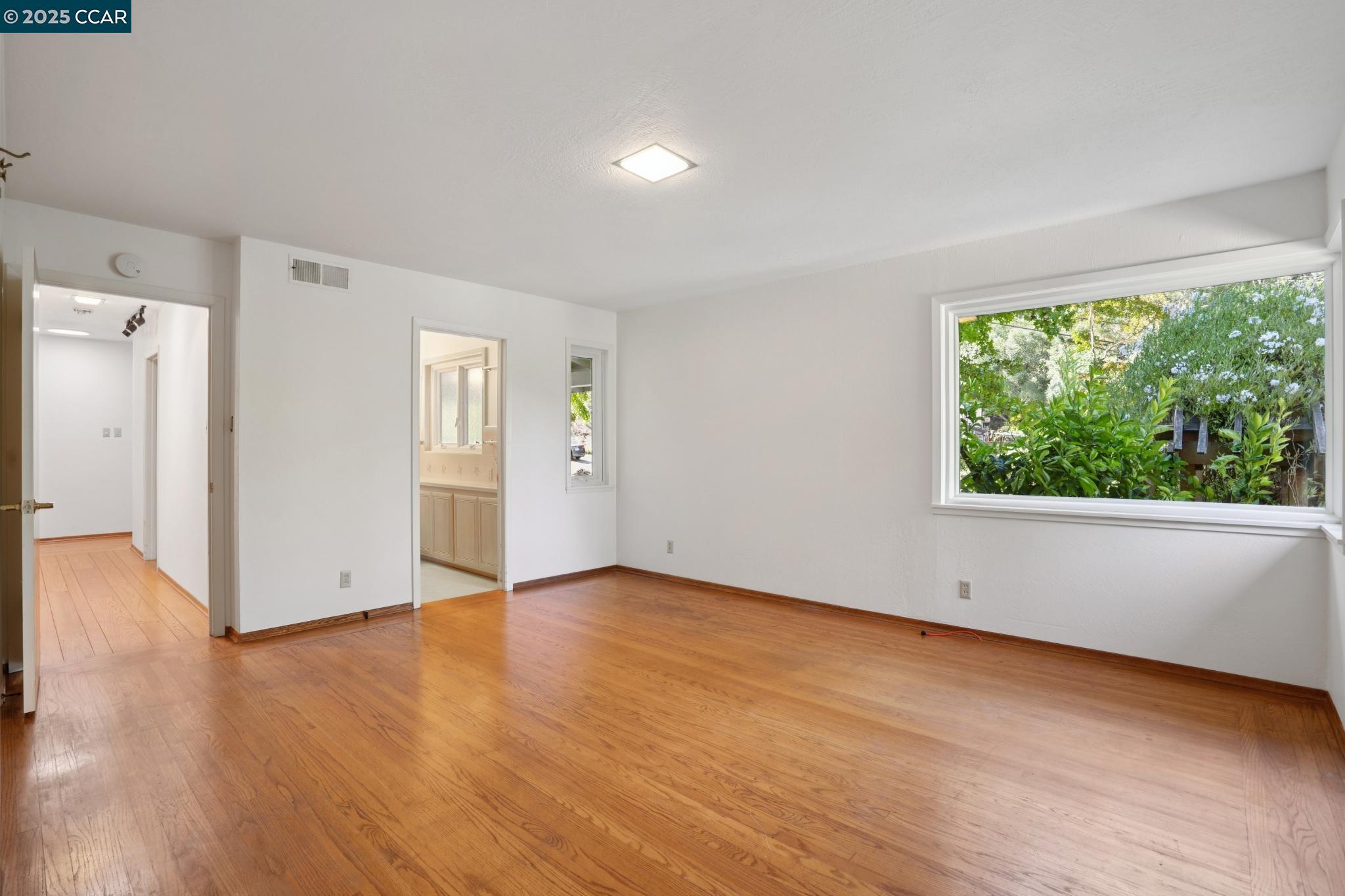 9 Lind Ct