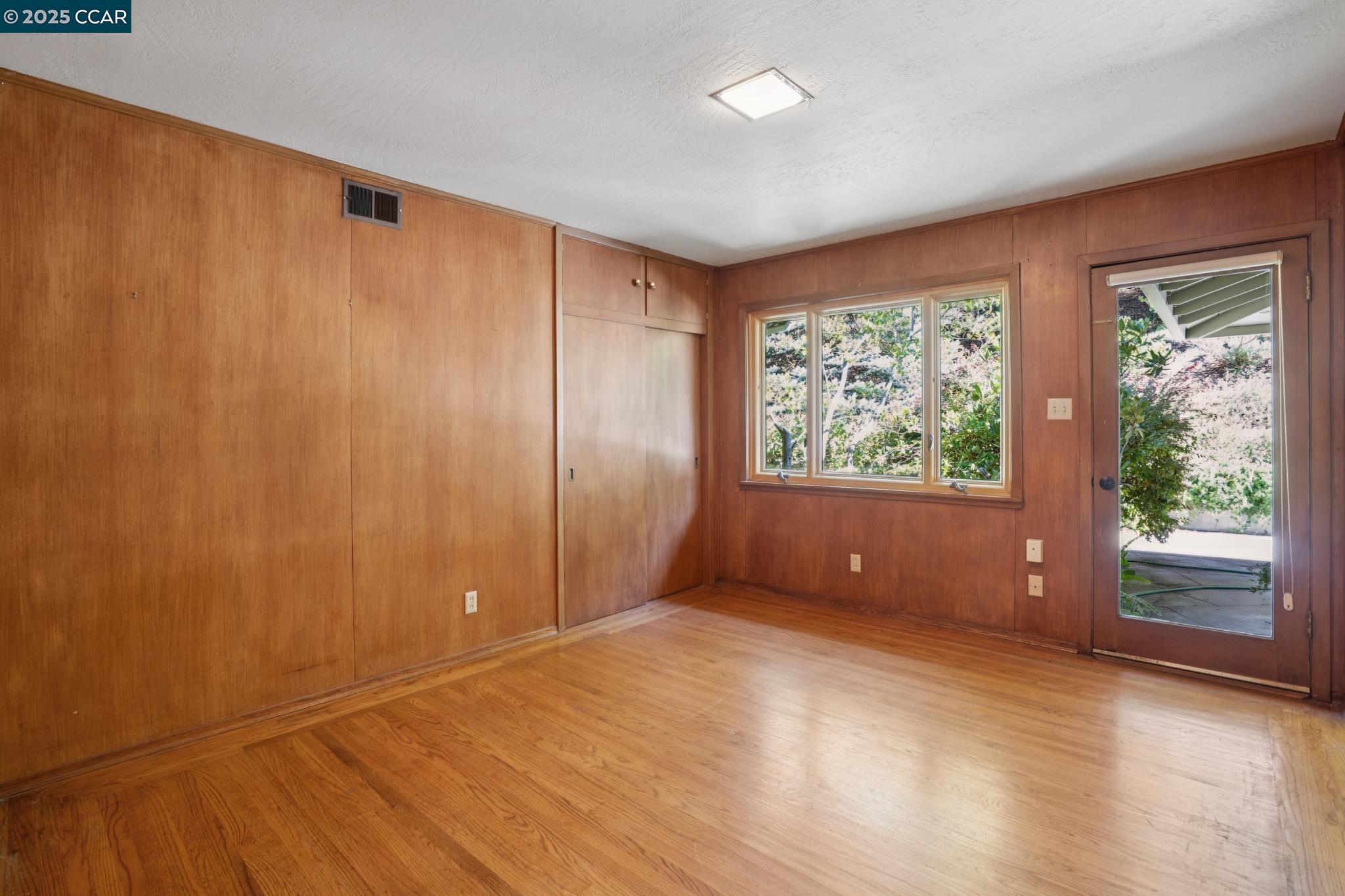 9 Lind Ct