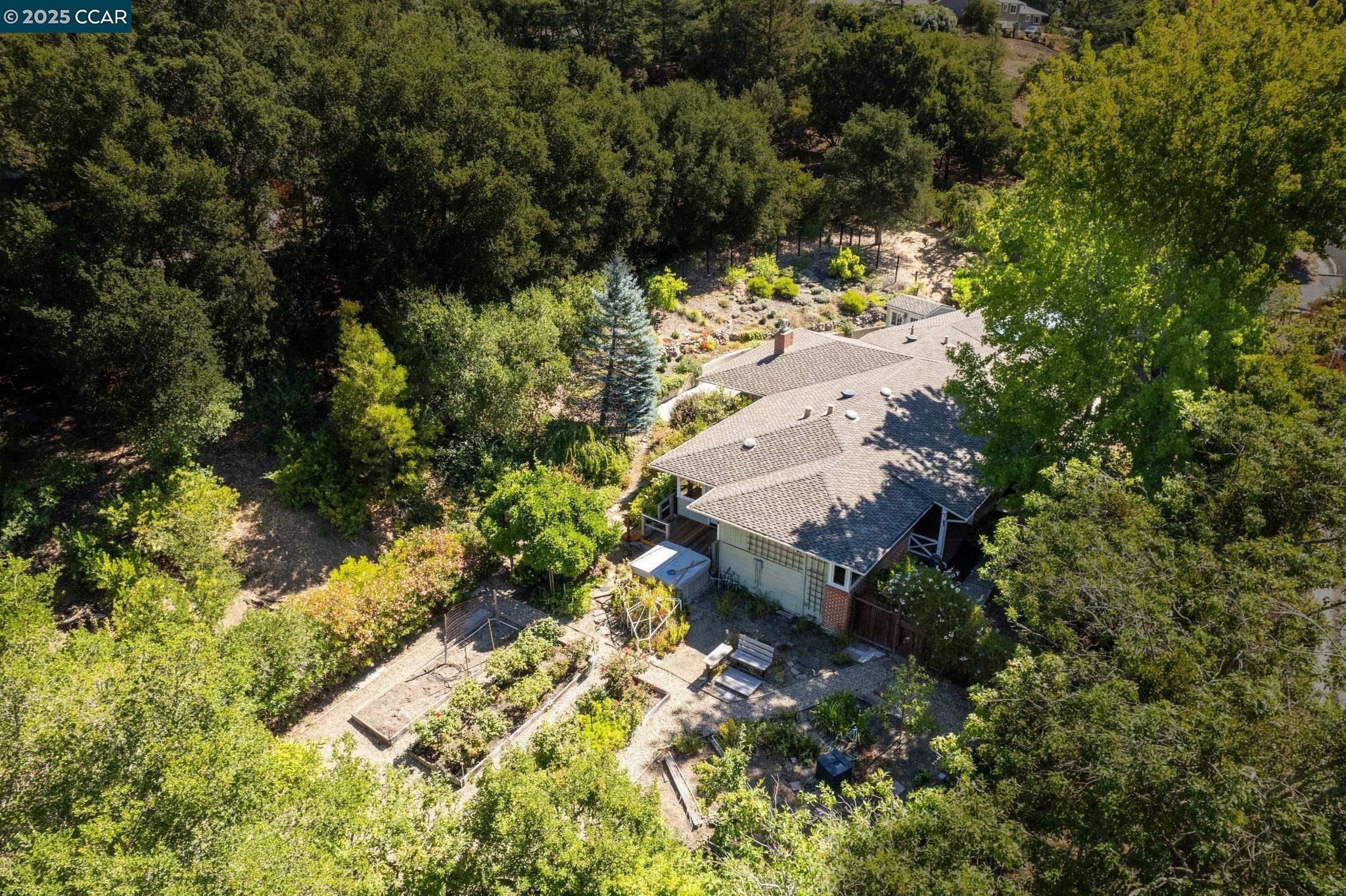 9 Lind Ct