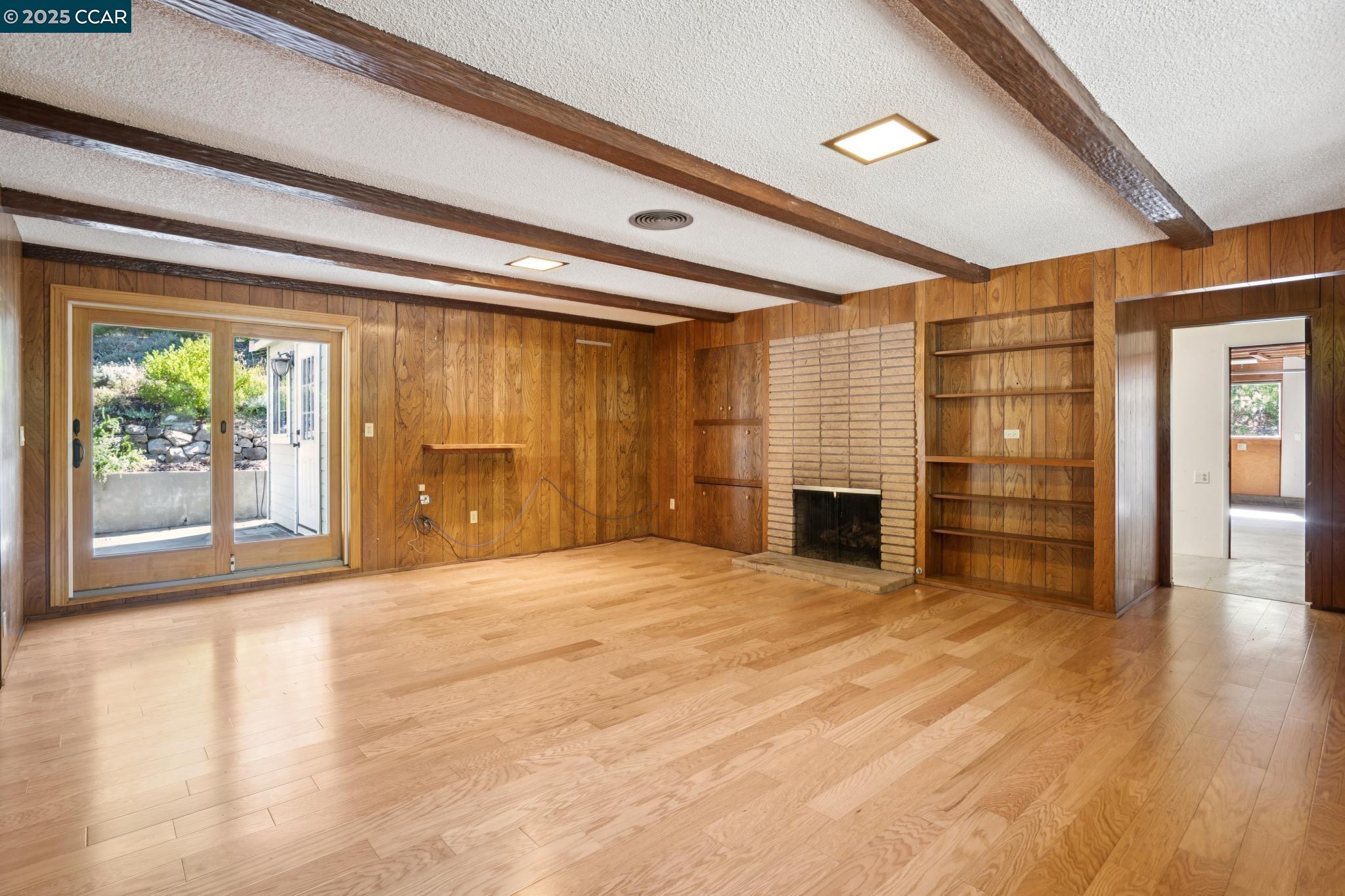9 Lind Ct
