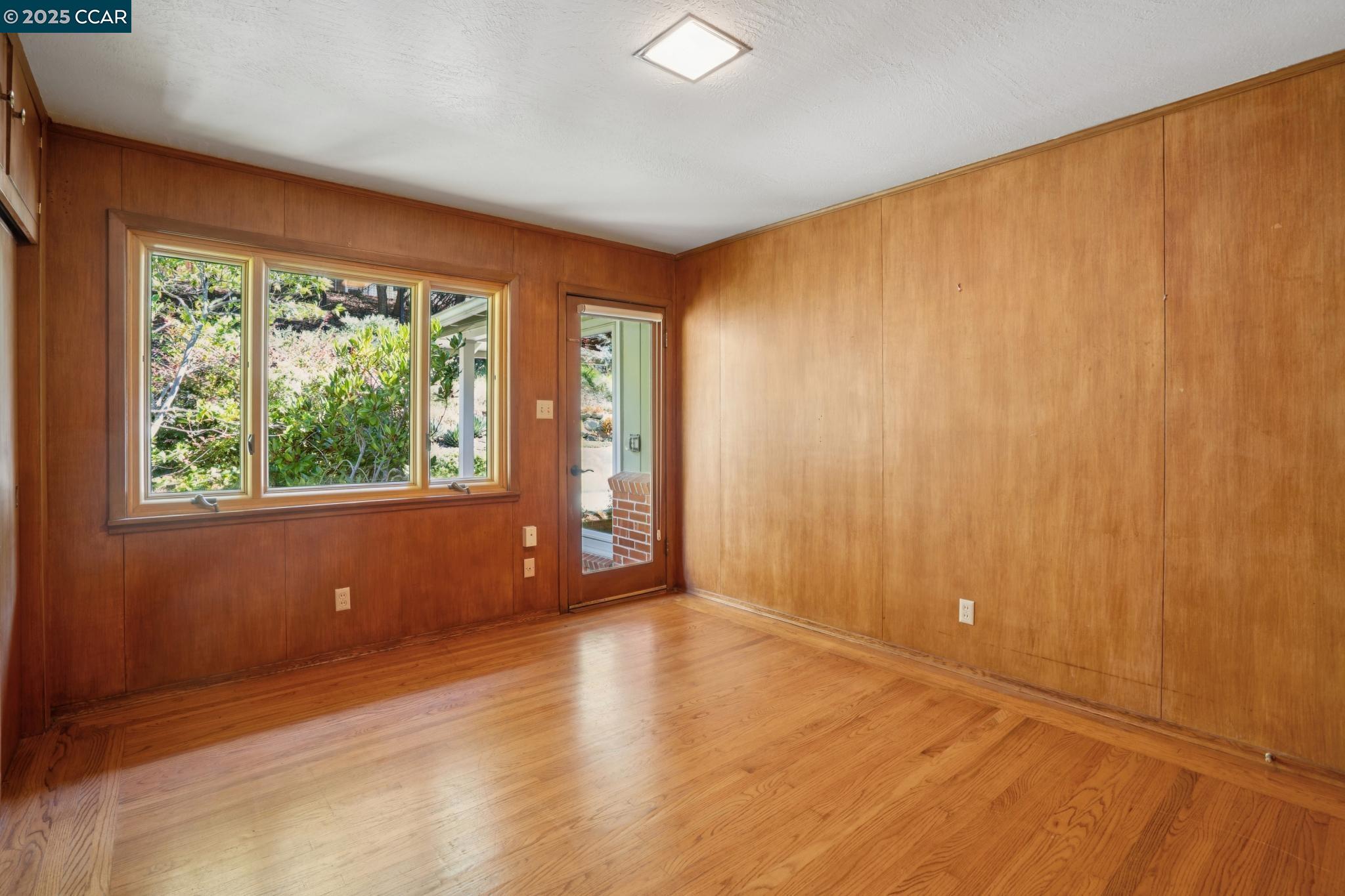 9 Lind Ct