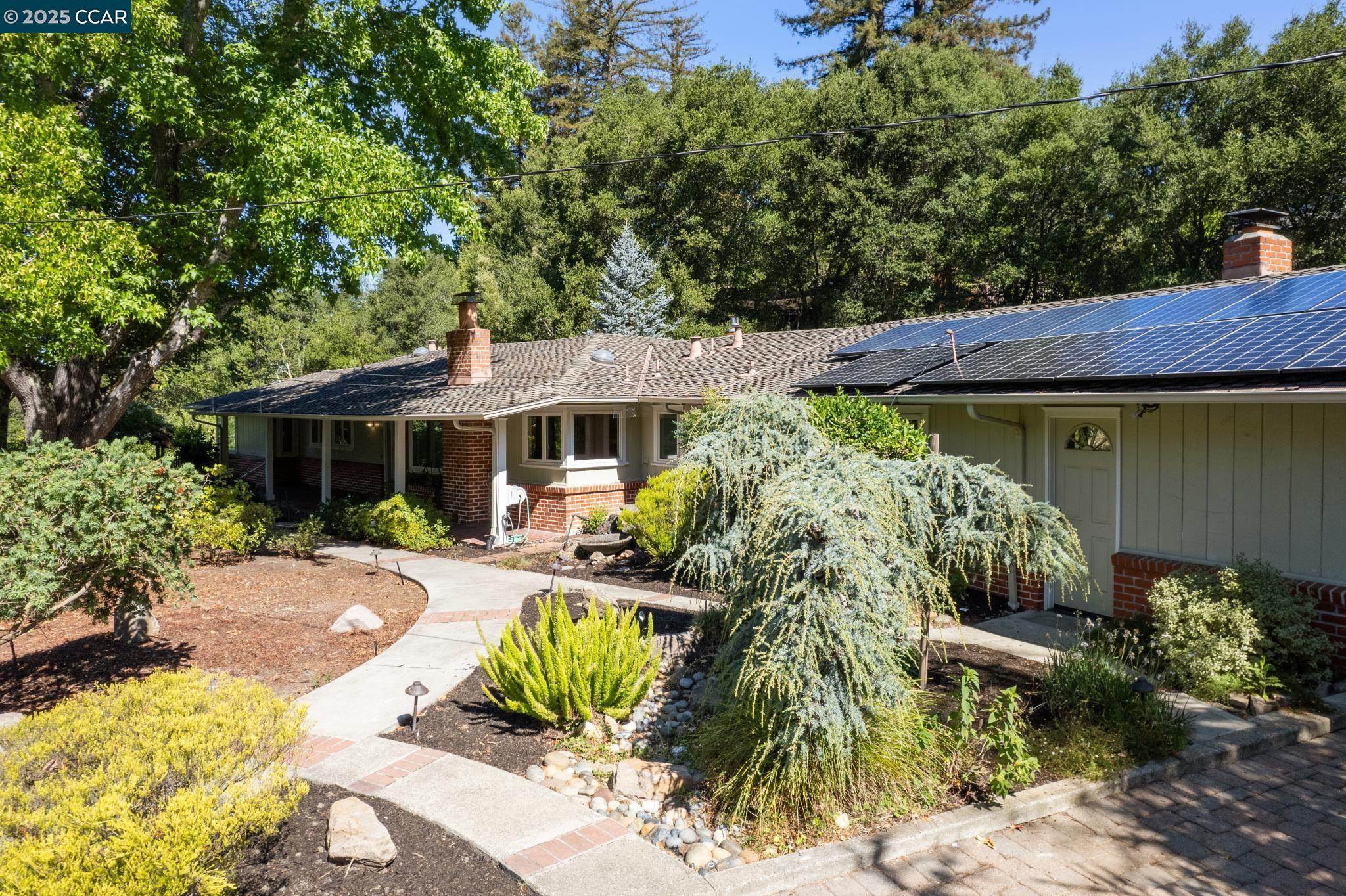 9 Lind Ct