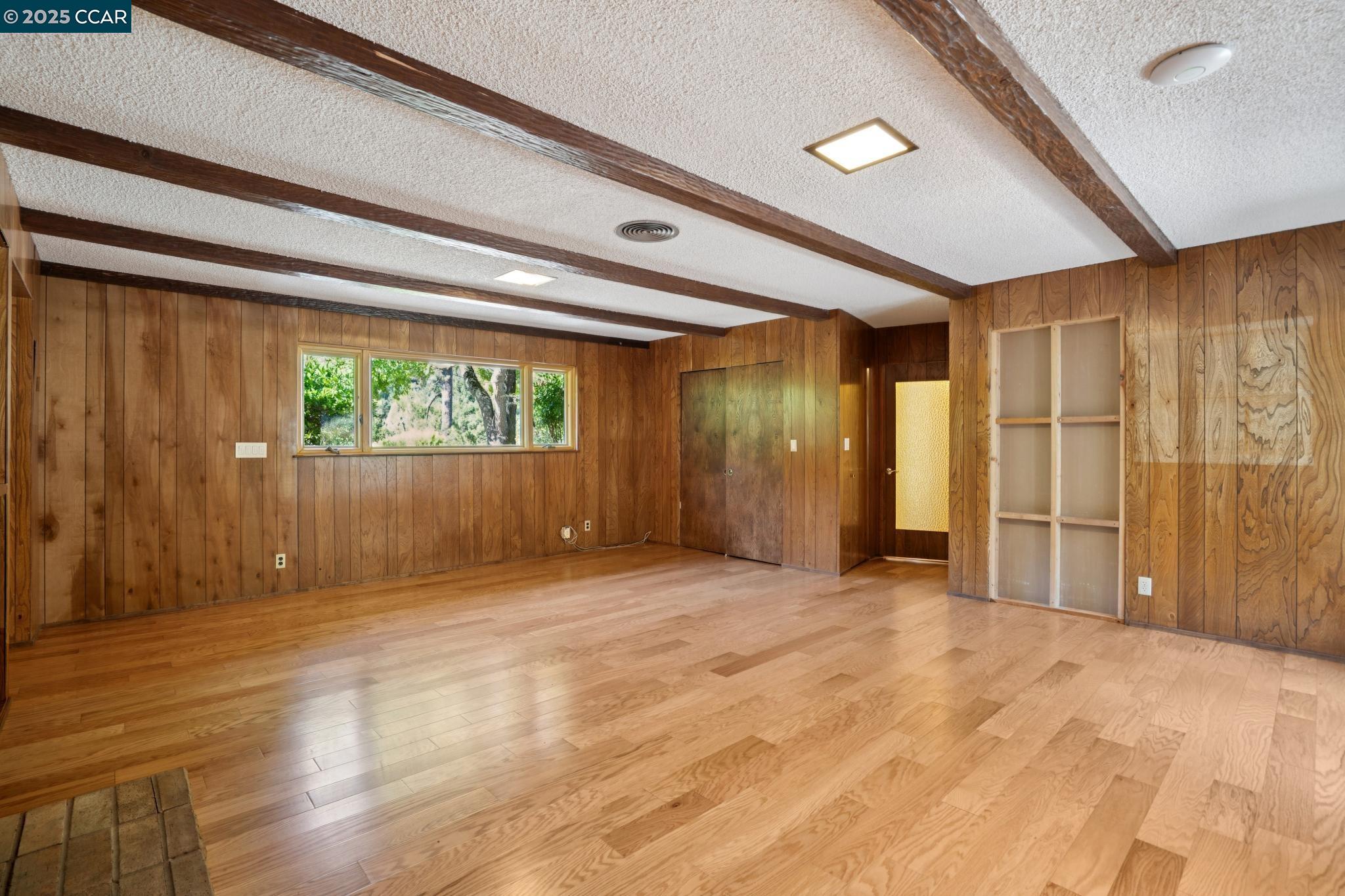 9 Lind Ct