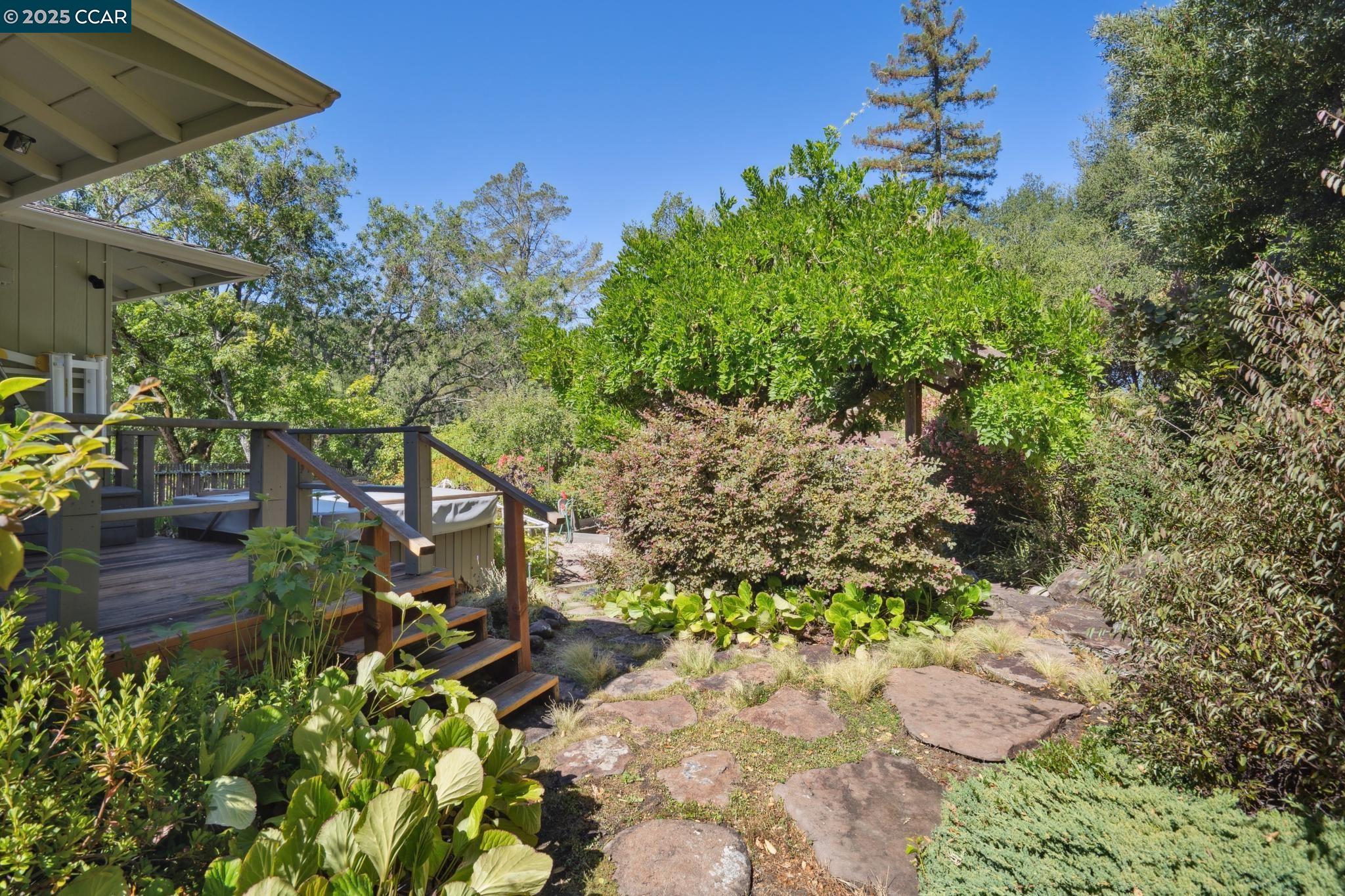 9 Lind Ct