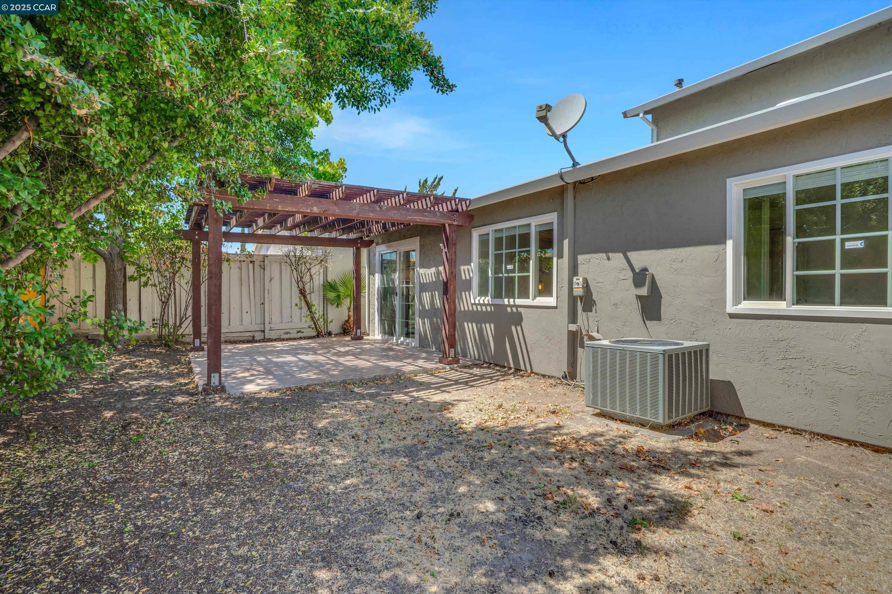 3253 Madrone St