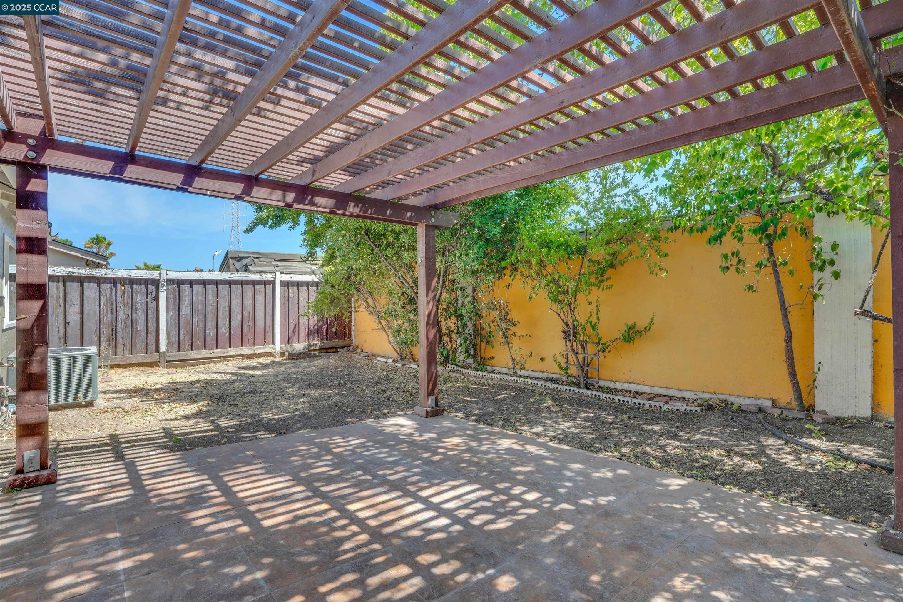 3253 Madrone St