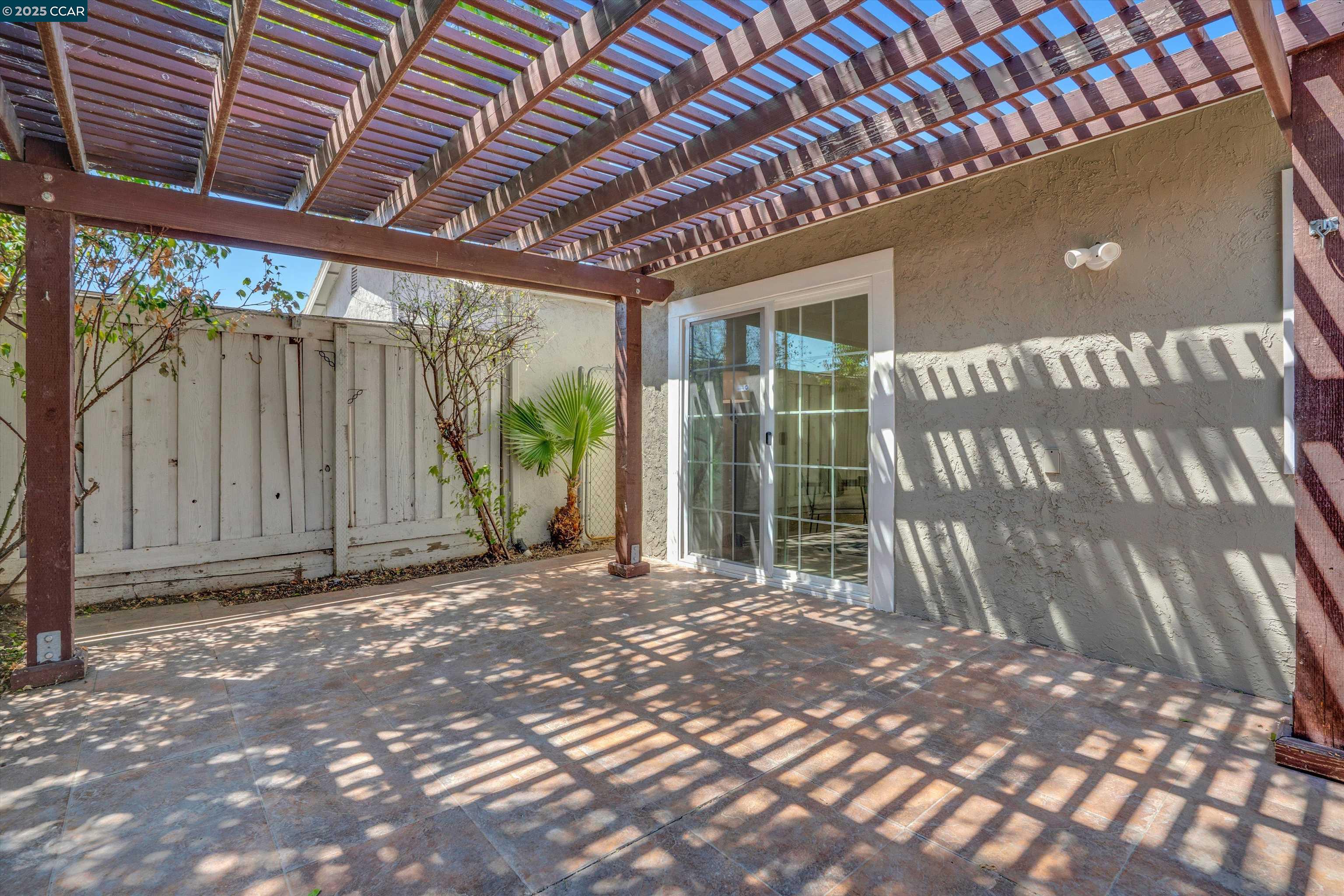 3253 Madrone St