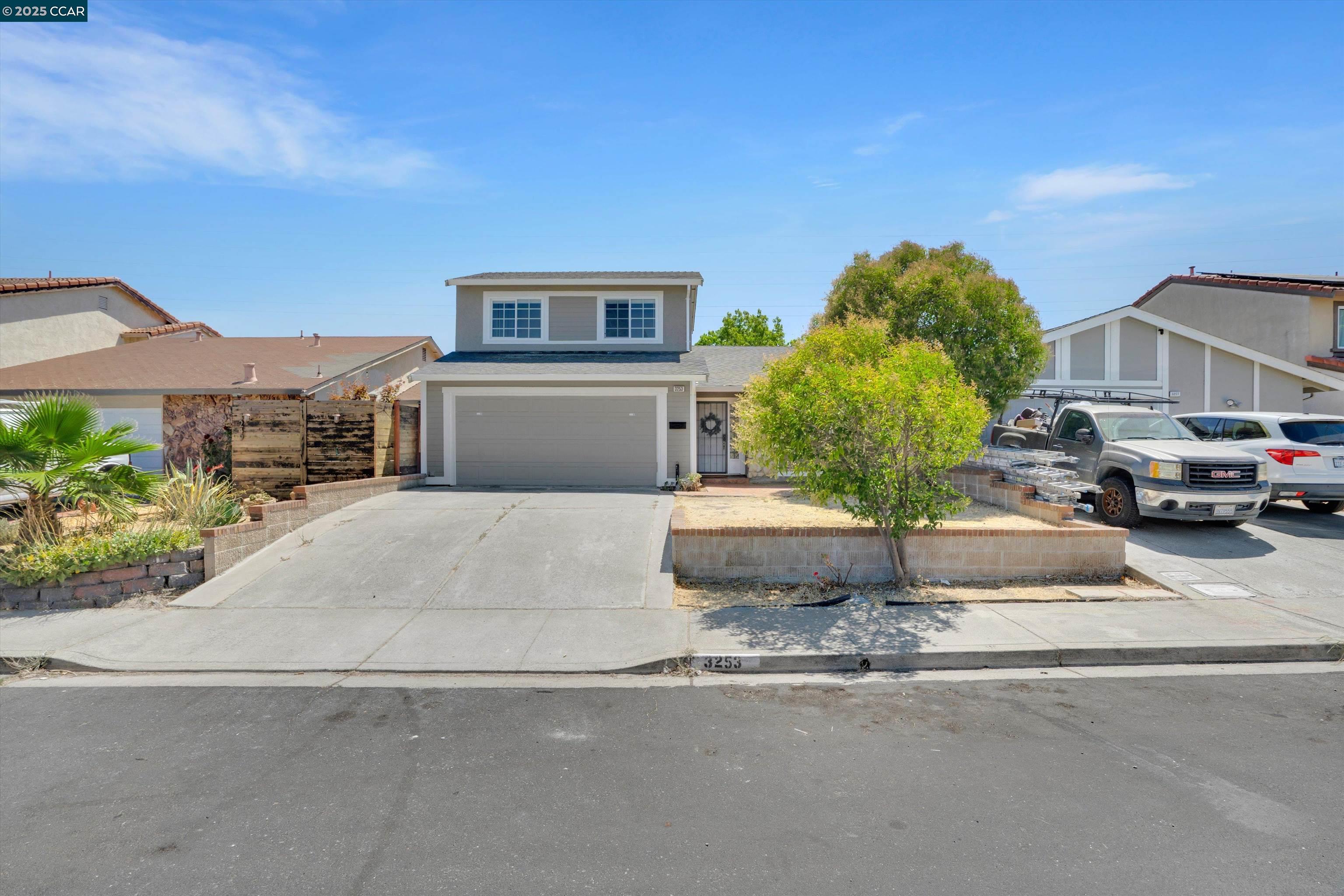 3253 Madrone St