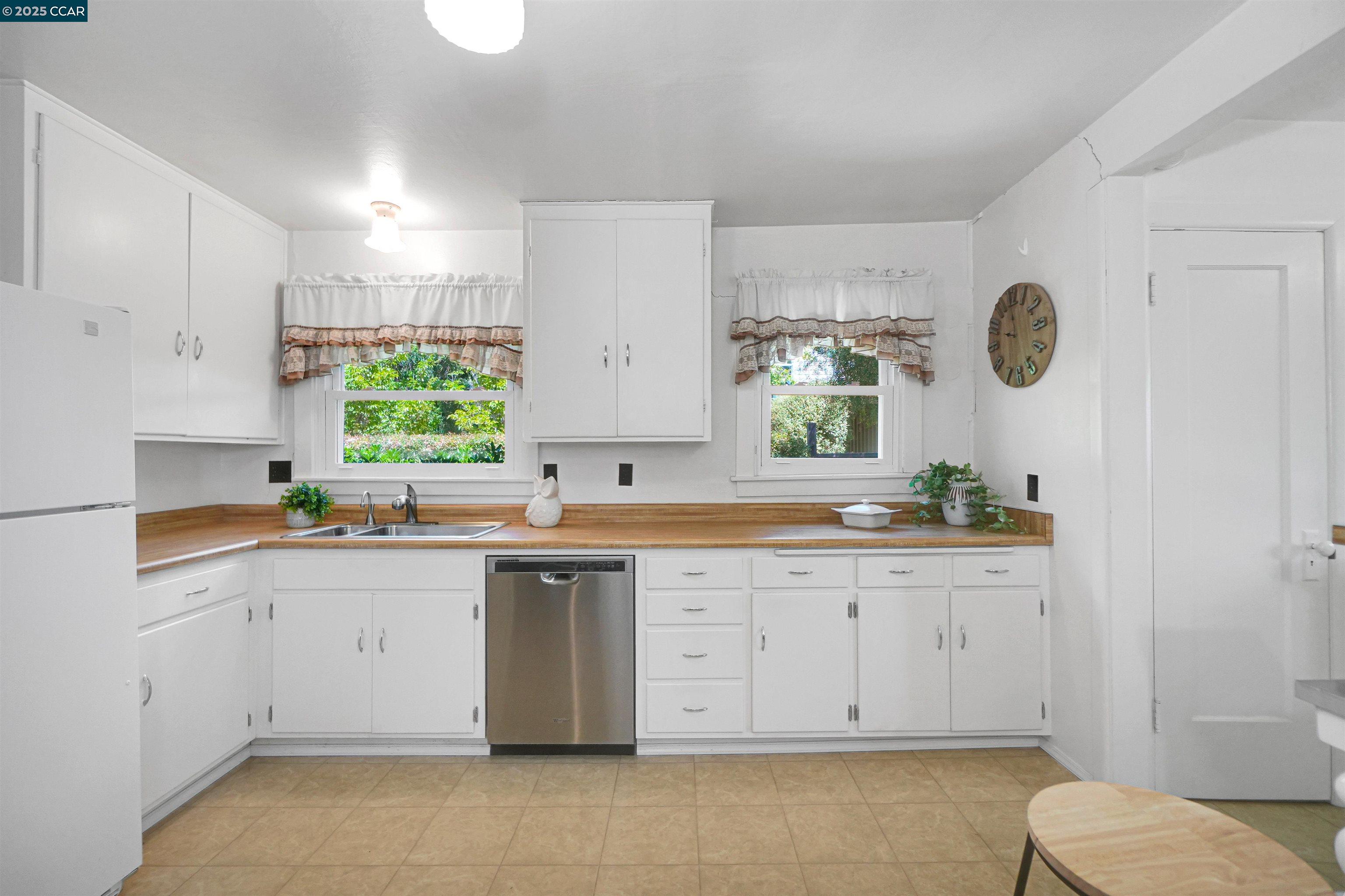 160 S Cody Ln