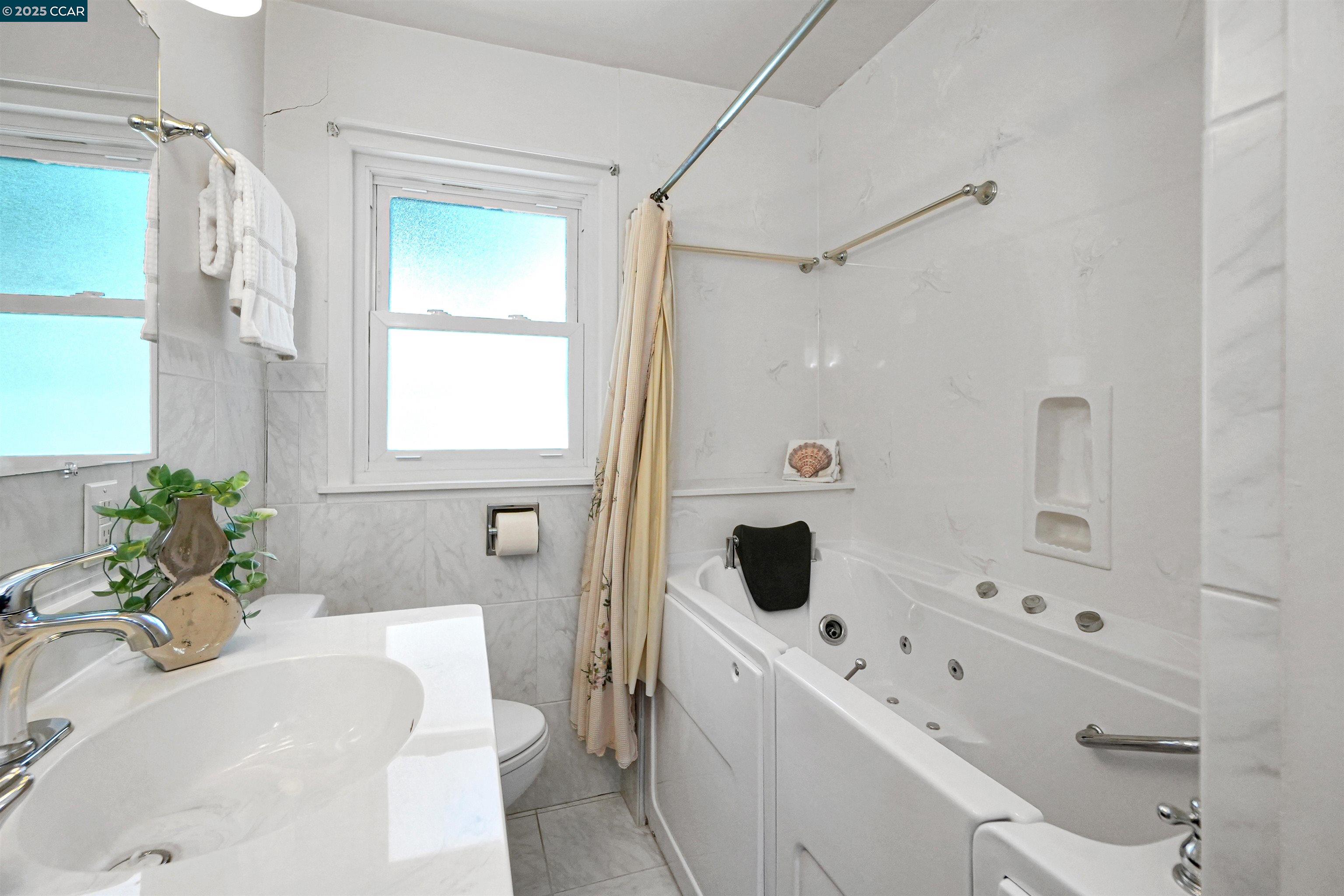 160 S Cody Ln