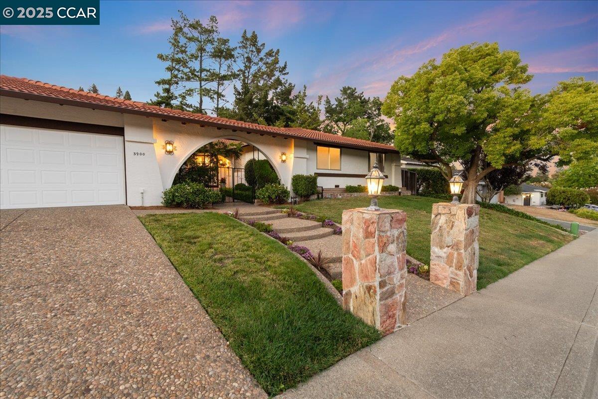 3900 Campolindo Dr