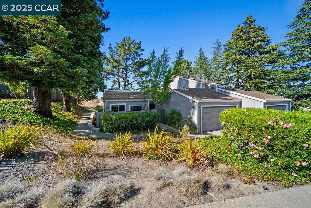 1899 Ascot Drive