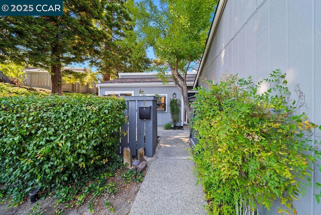 1899 Ascot Drive