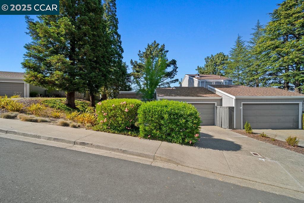 1899 Ascot Drive
