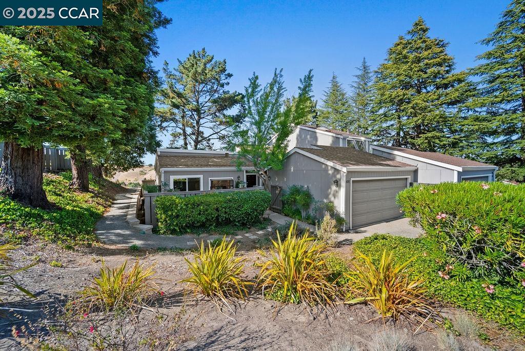 1899 Ascot Drive