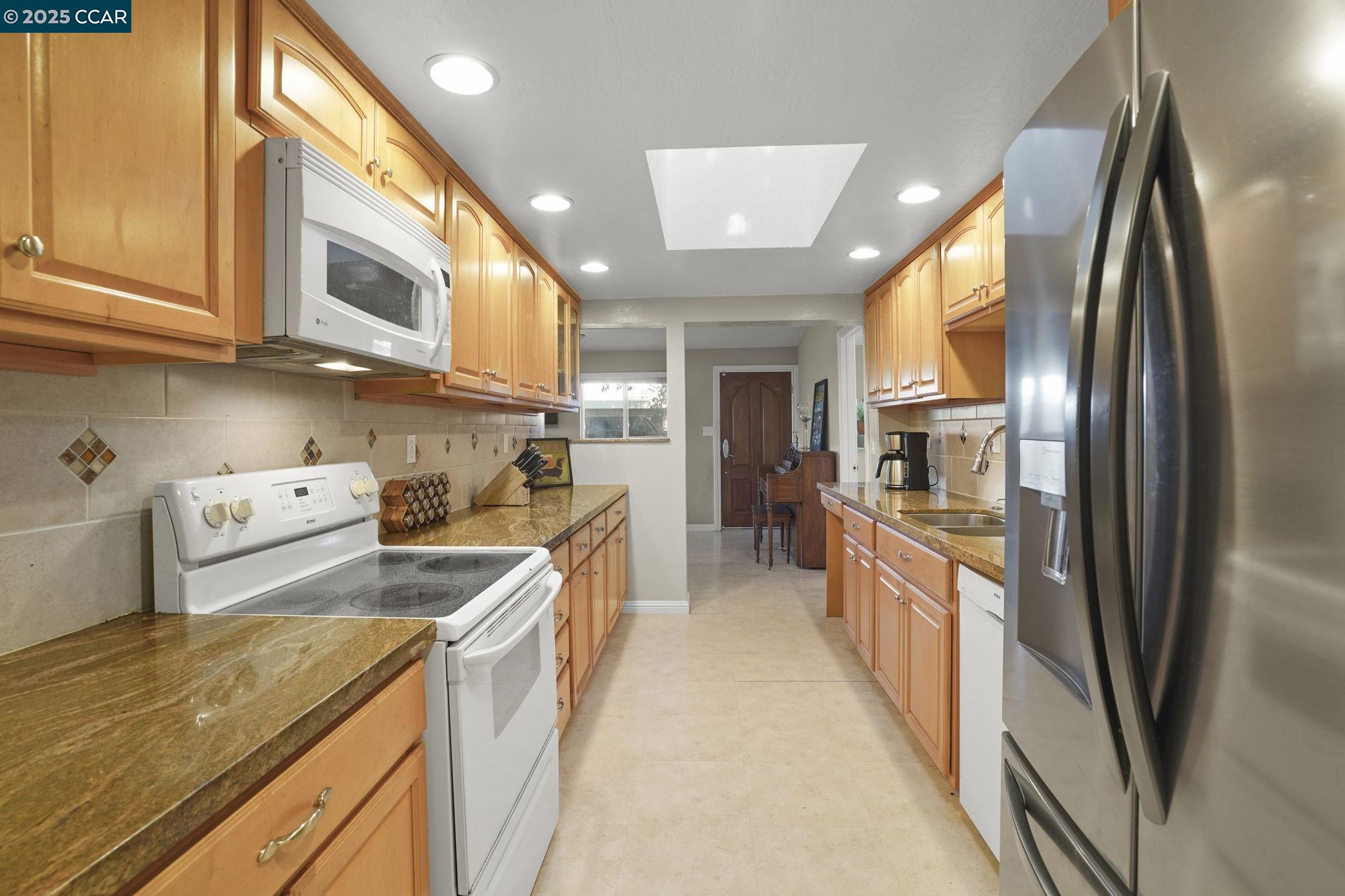 3337 Esperanza Dr