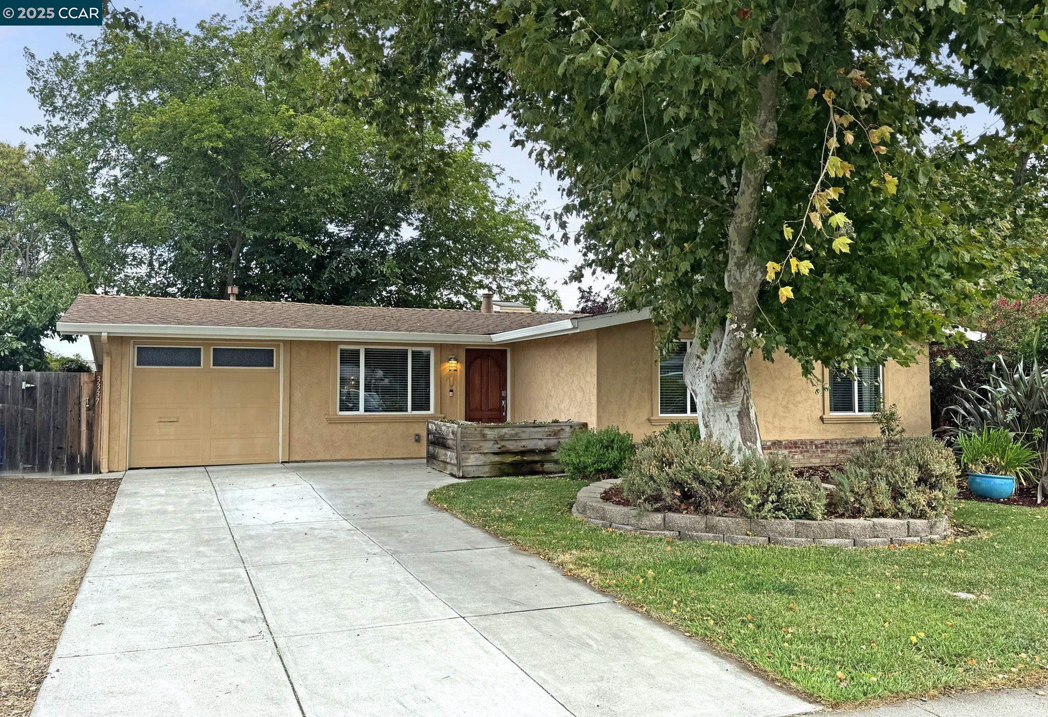 3337 Esperanza Dr