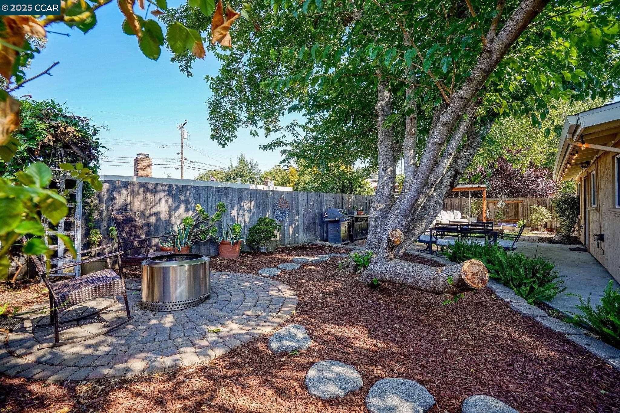 3337 Esperanza Dr