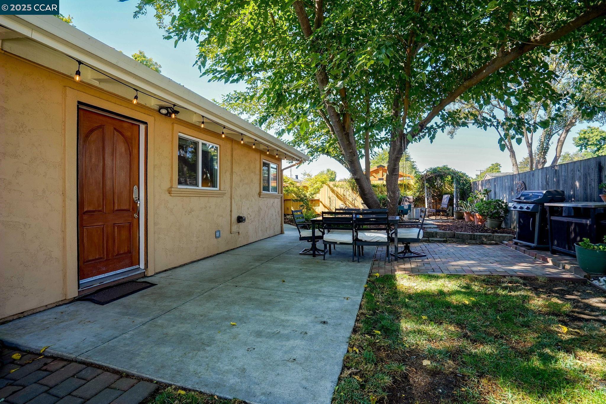 3337 Esperanza Dr