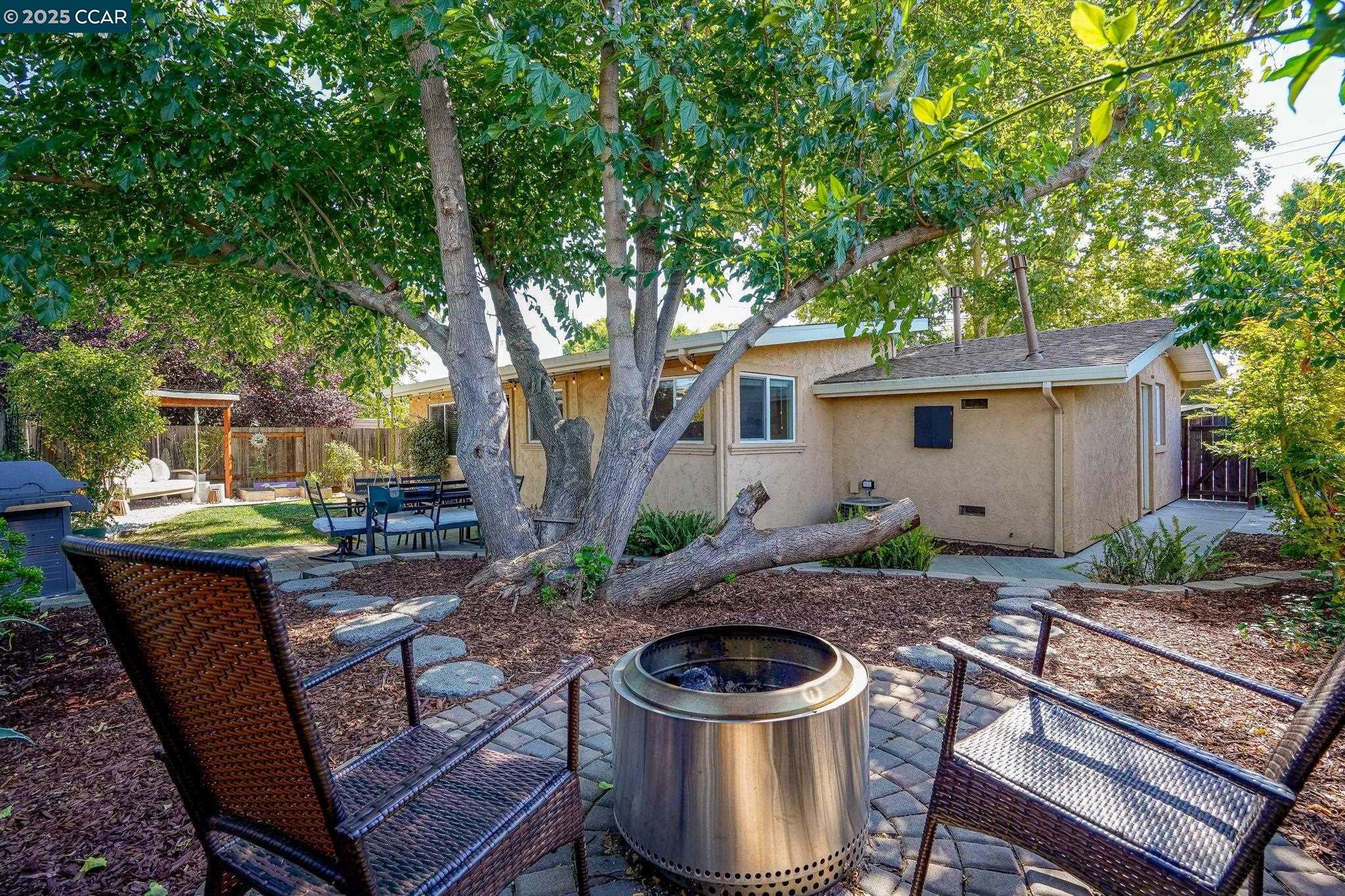 3337 Esperanza Dr