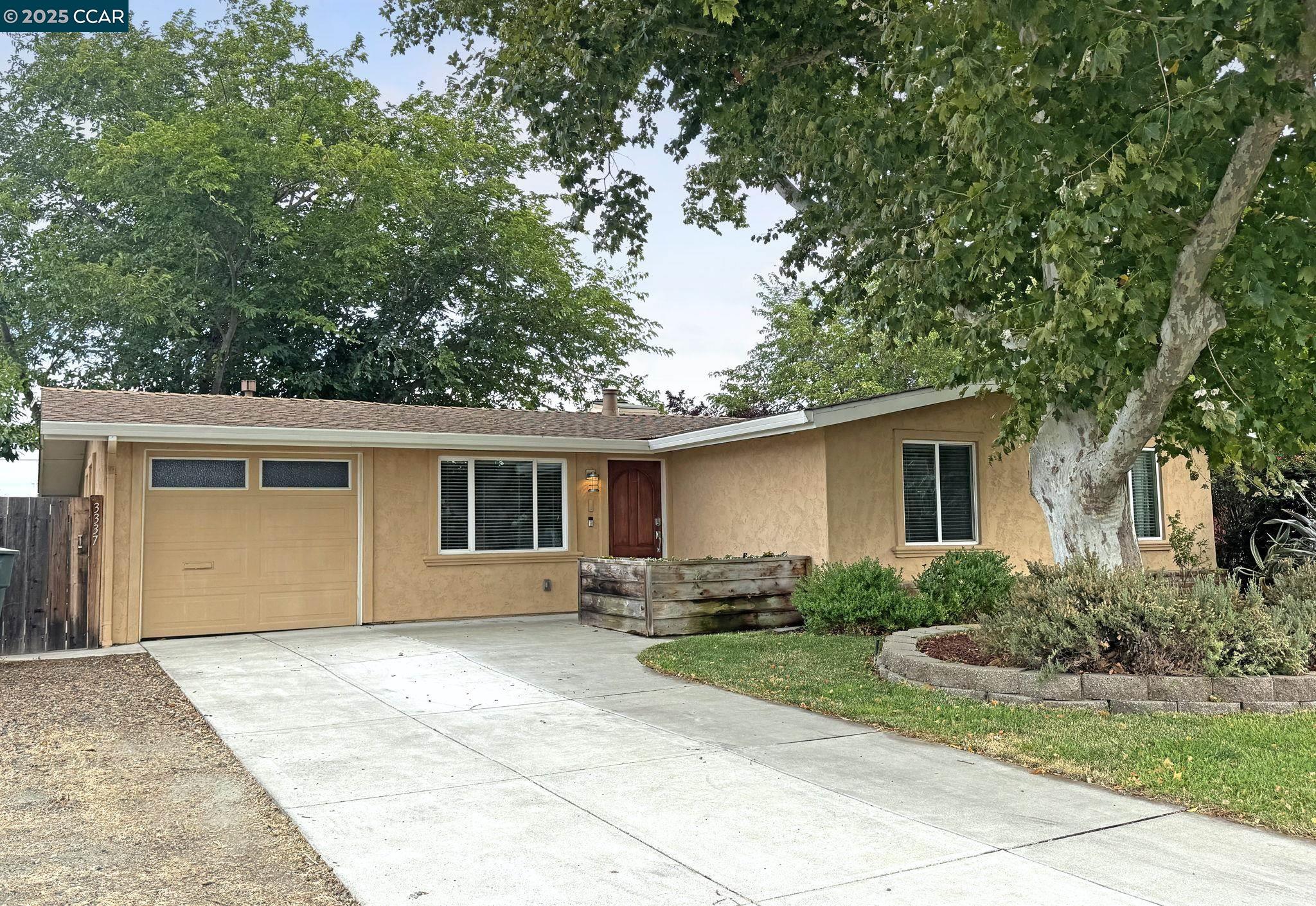 3337 Esperanza Dr