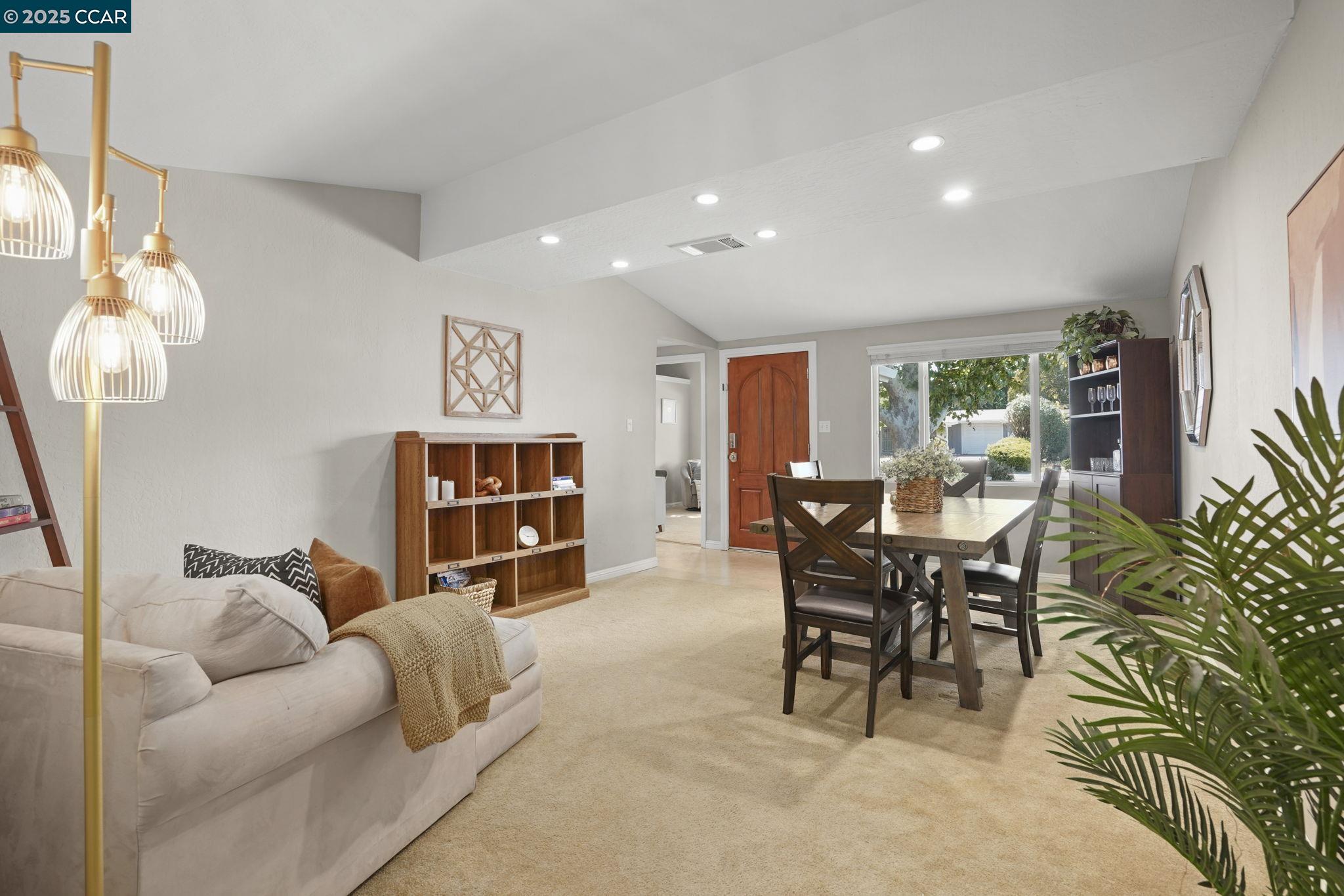 3337 Esperanza Dr