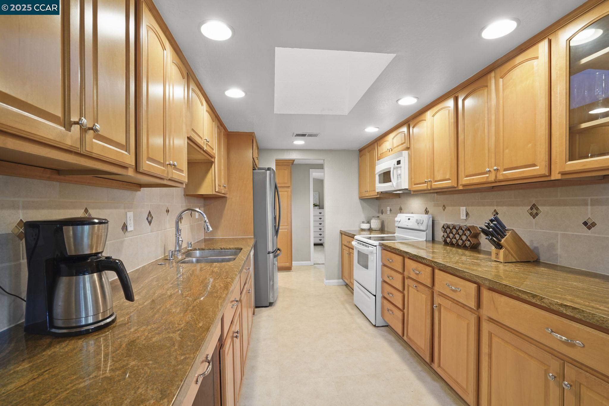 3337 Esperanza Dr
