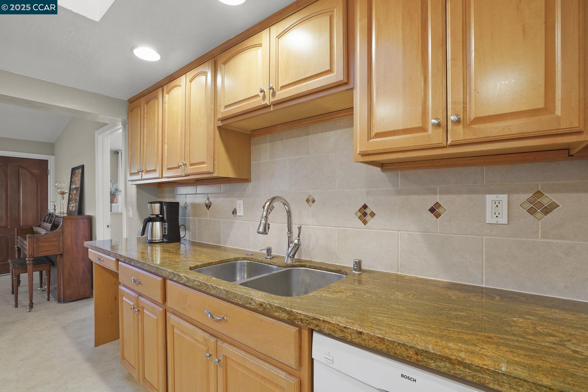 3337 Esperanza Dr