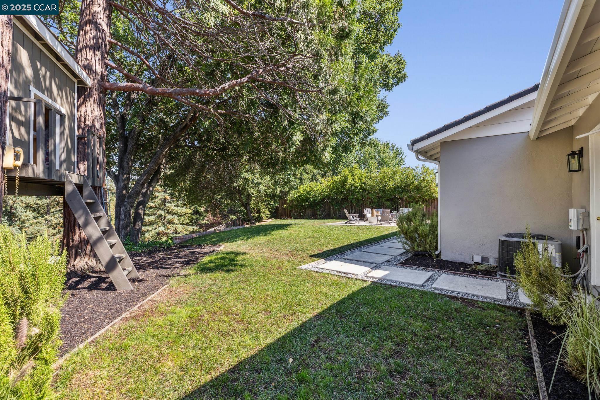 1088 Sierra Vista Way