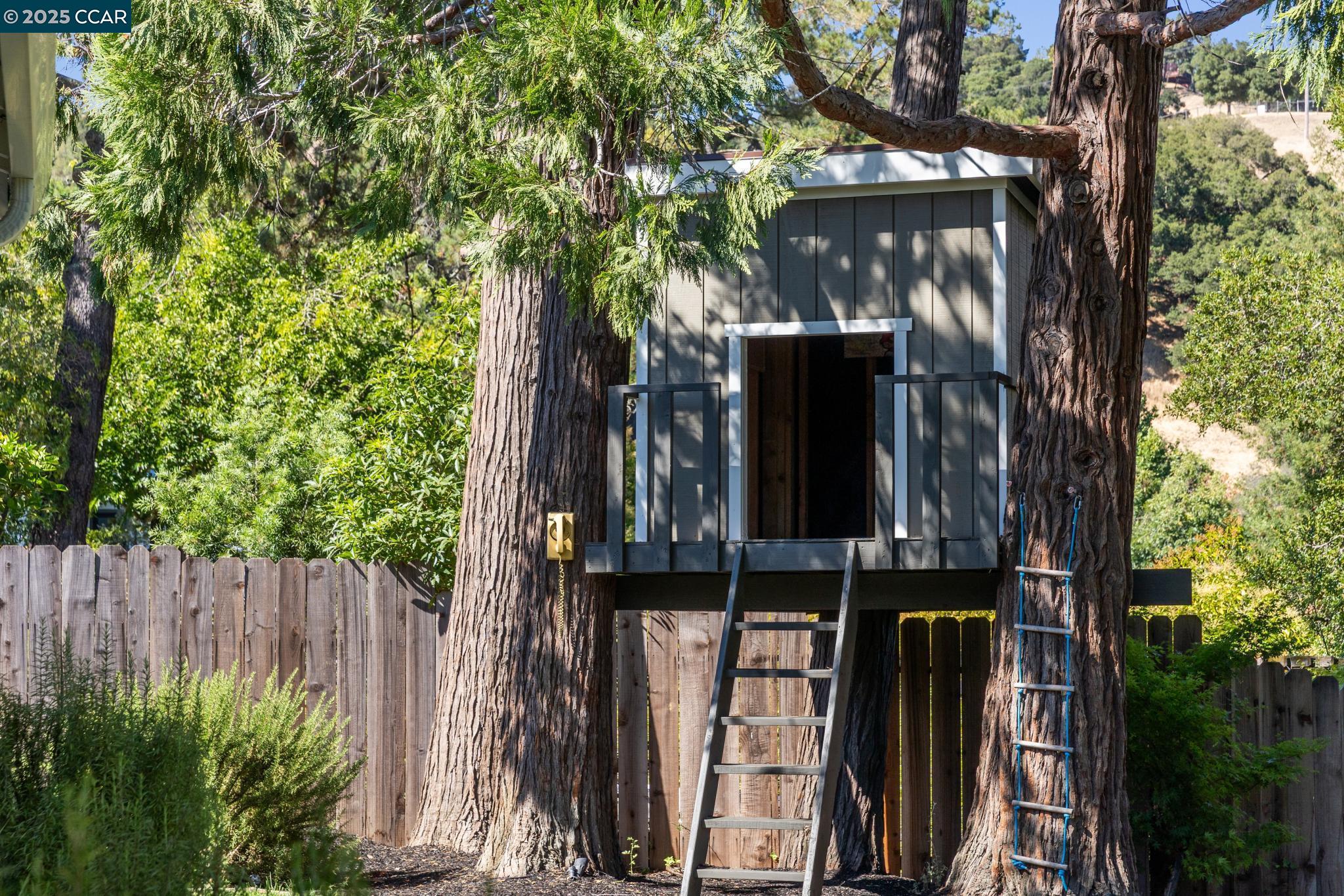 1088 Sierra Vista Way