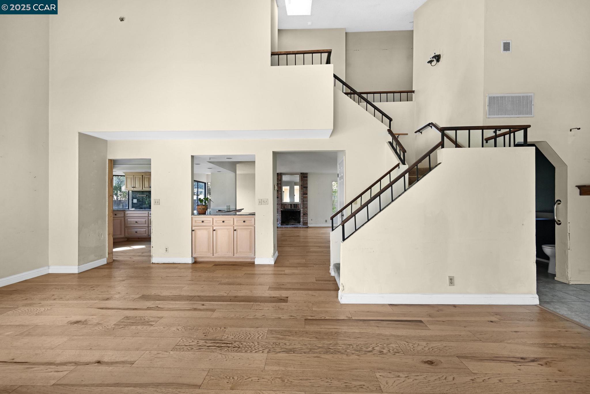 9 Lone Oak Ct