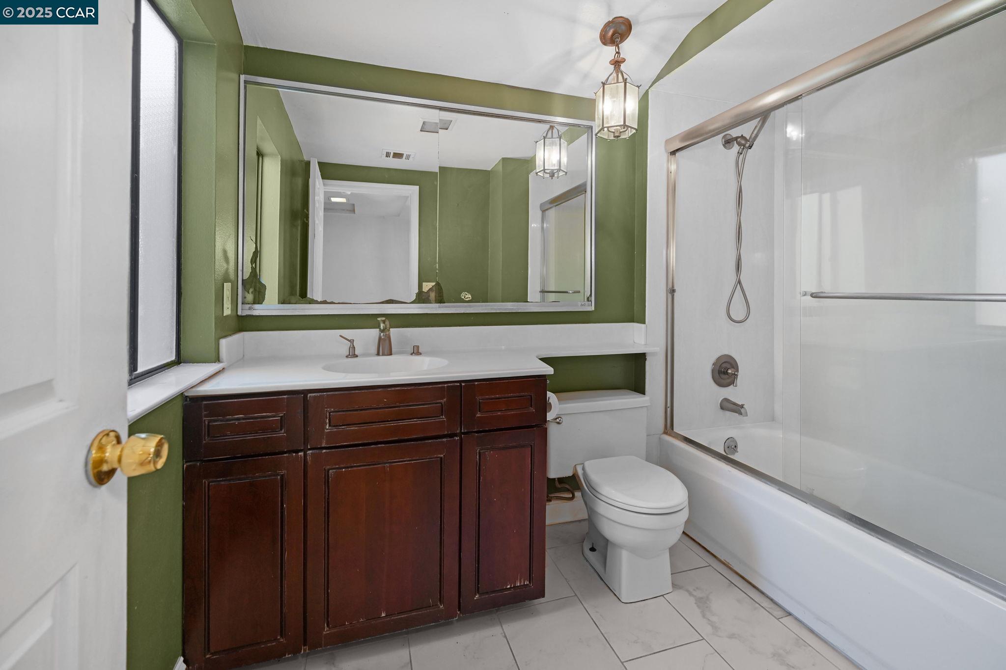 9 Lone Oak Ct