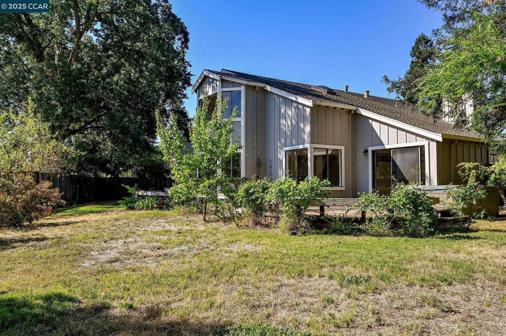 9 Lone Oak Ct