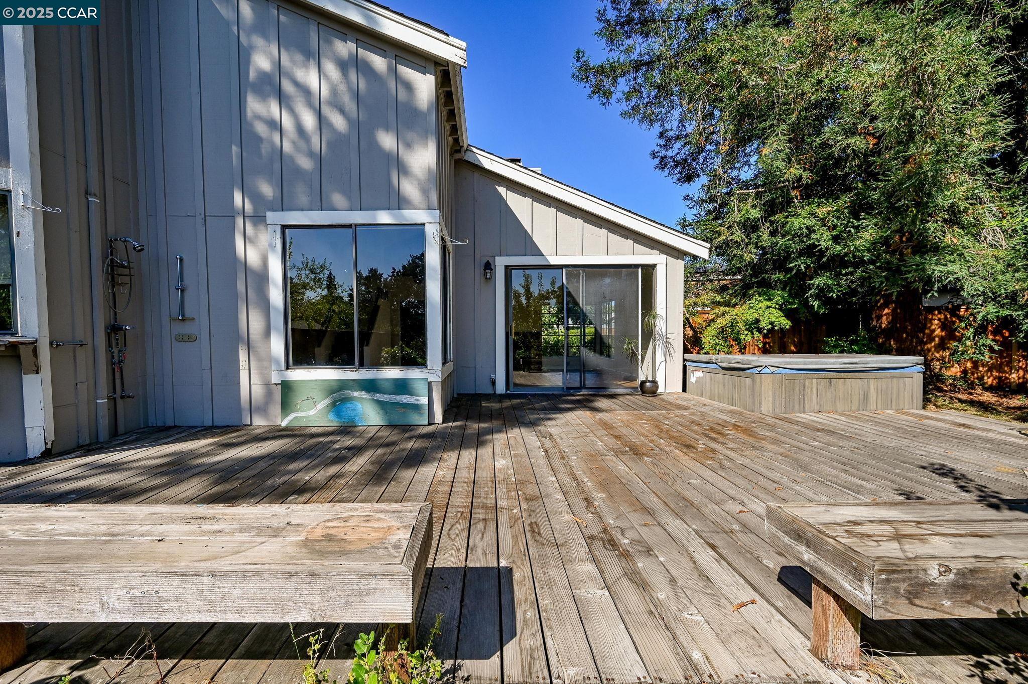 9 Lone Oak Ct